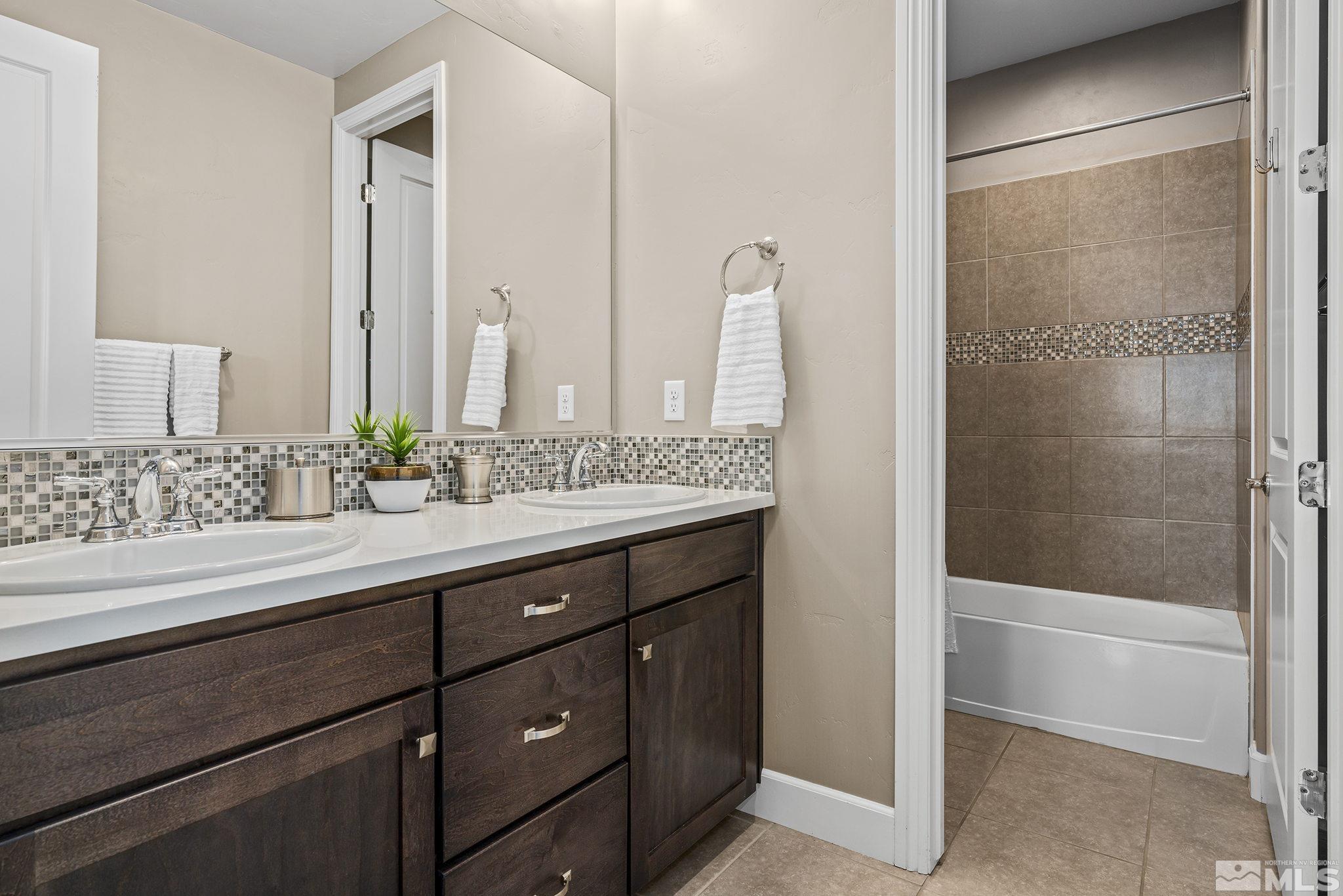 3325 Show Jumper Ln Property Photo 20