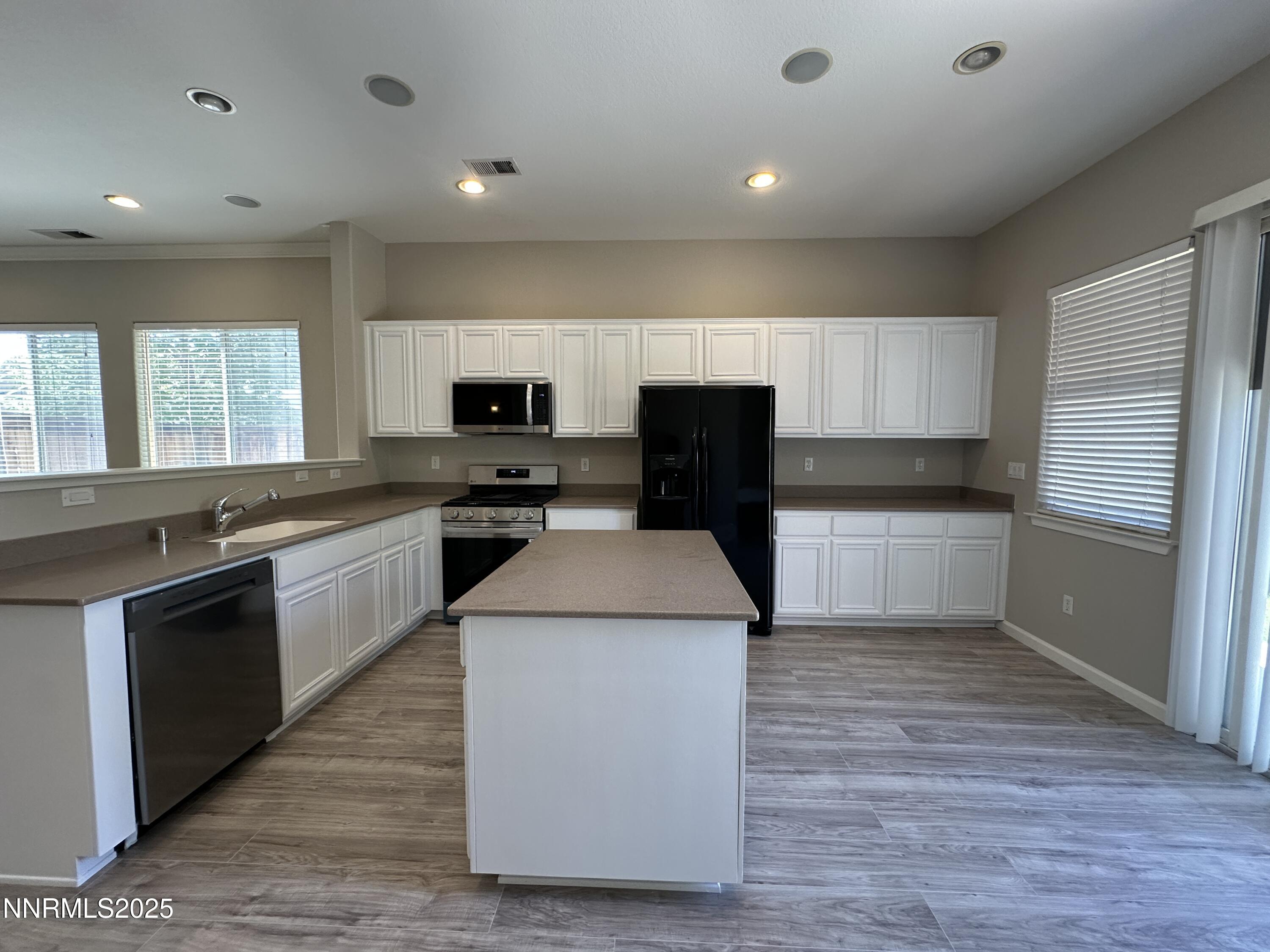10599 Crystal Bay Drive Property Photo 6
