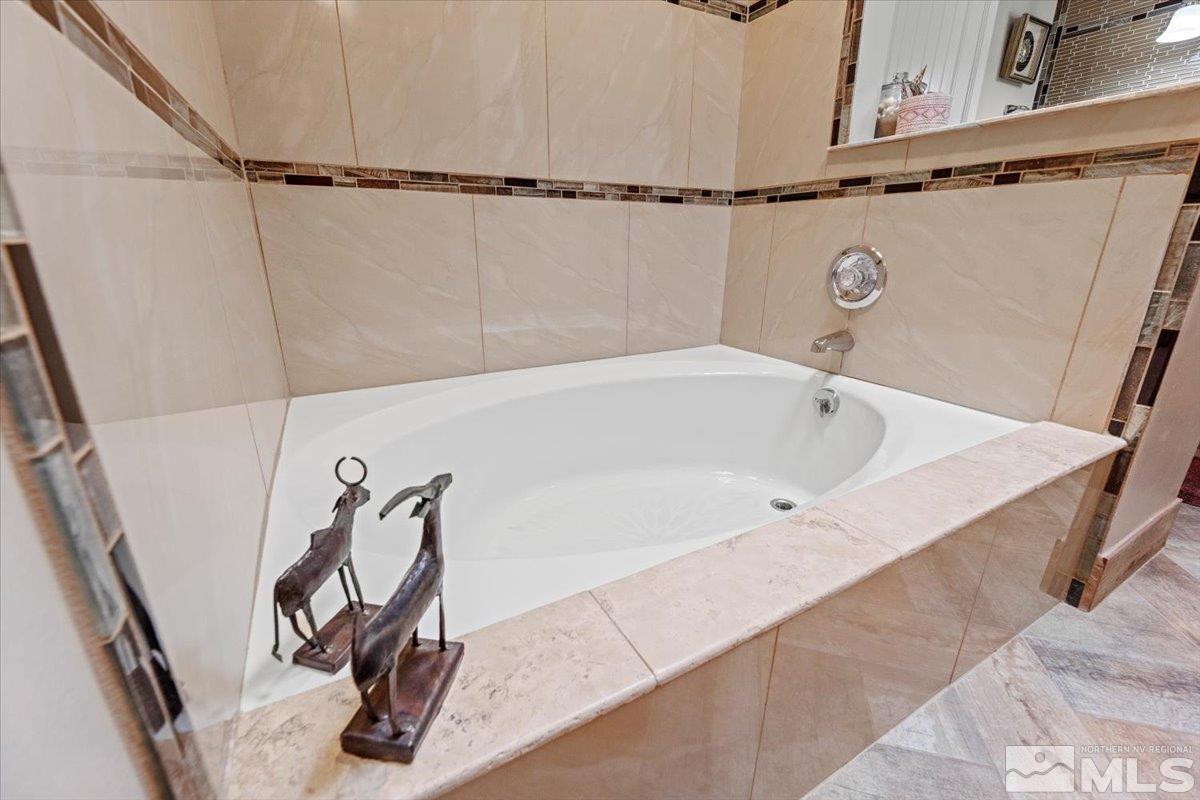 3425 Skyline Boulevard Property Photo 14