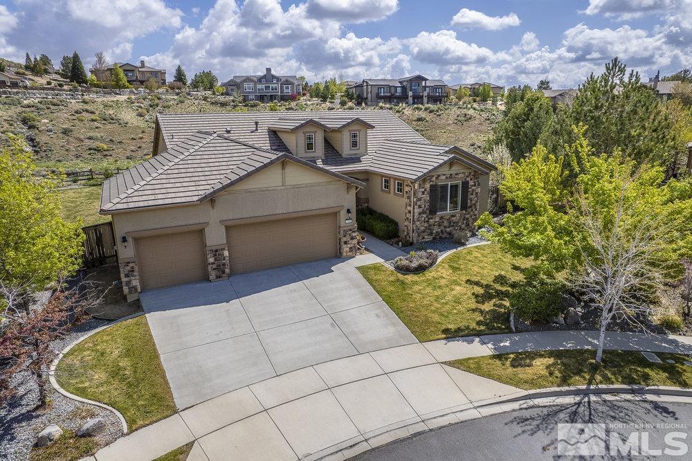 2390 Maple Leaf Trail