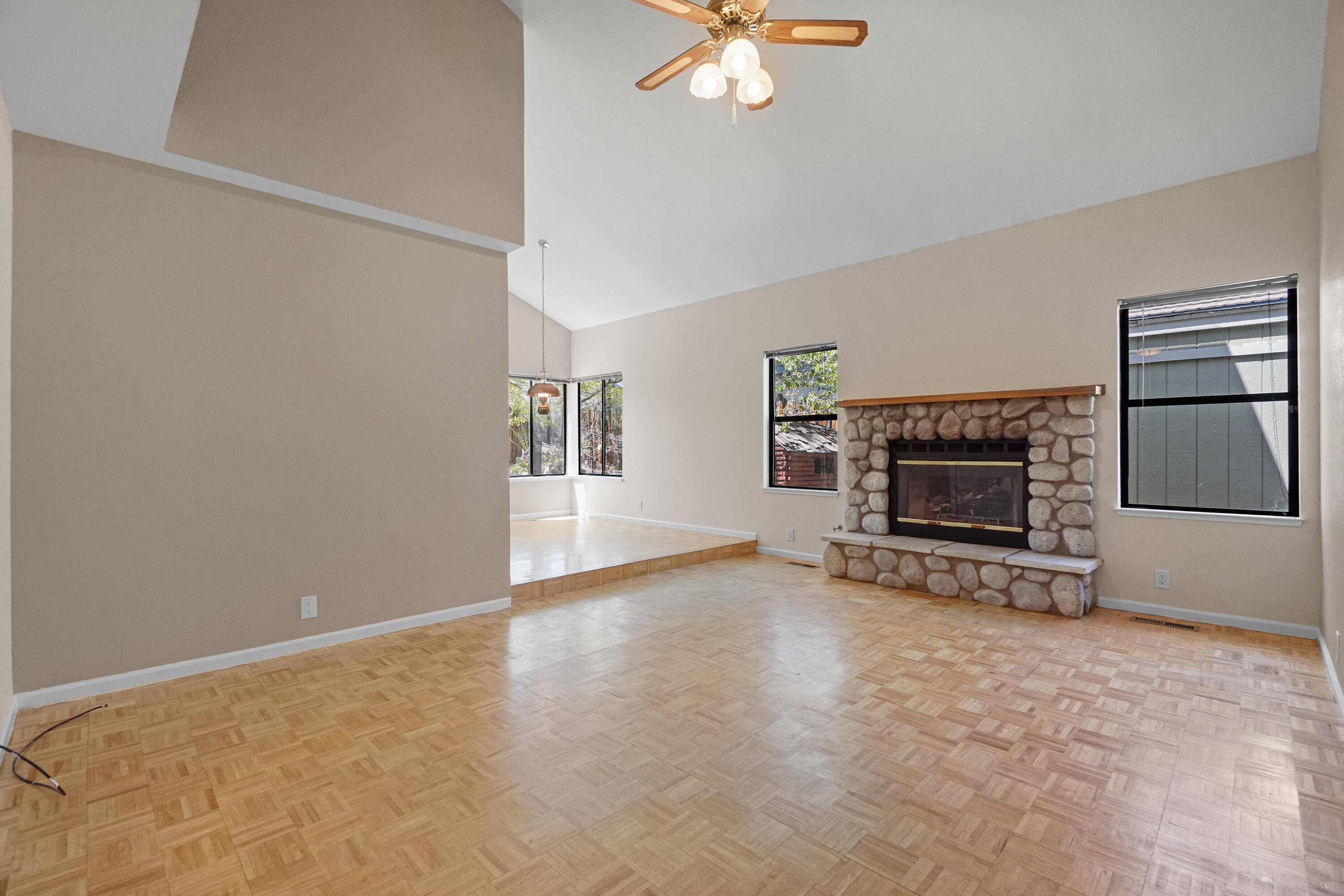1043 Shenandoah Drive Property Photo 8