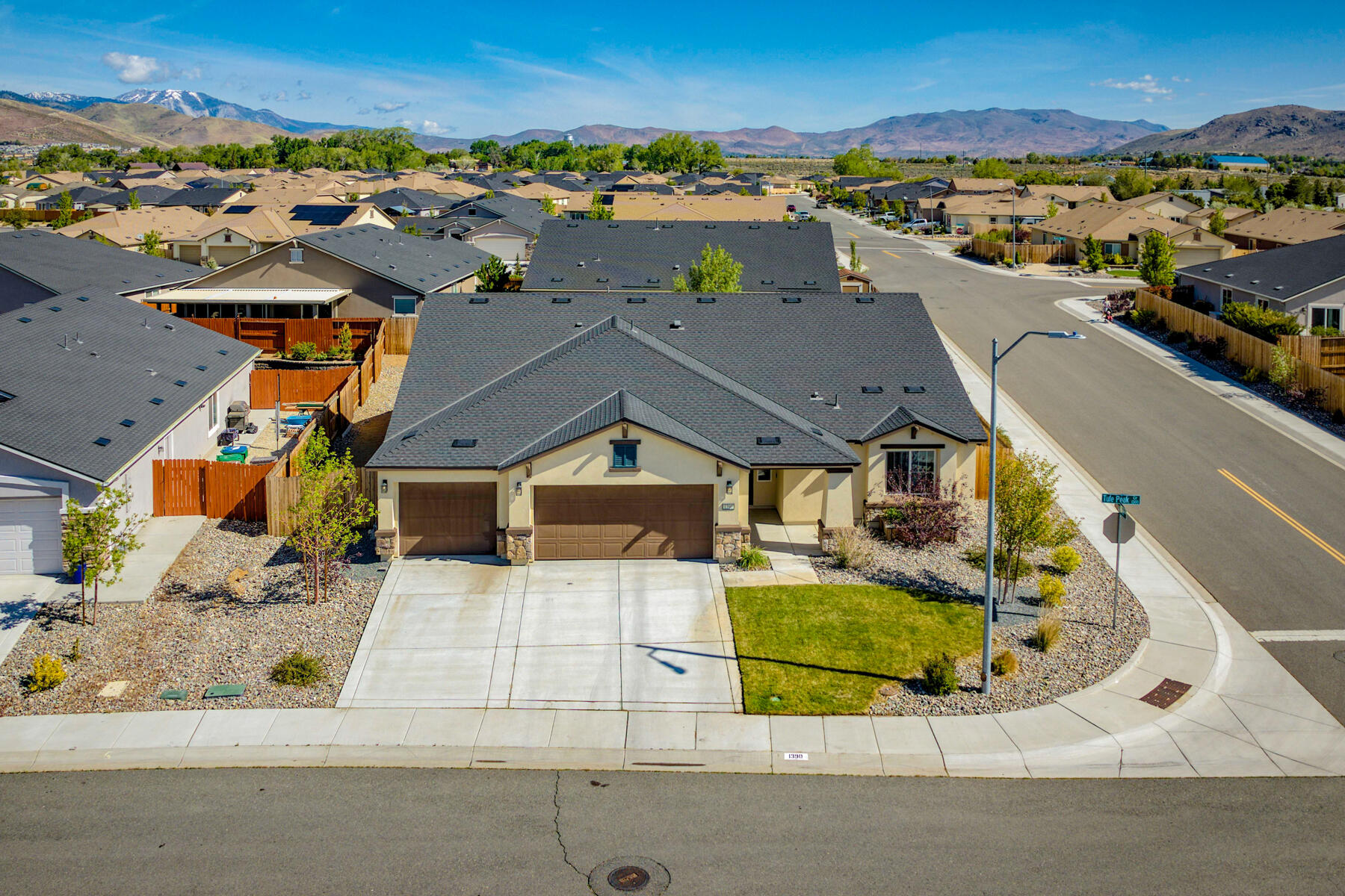 1390 Tule Peak Circle Property Photo 1