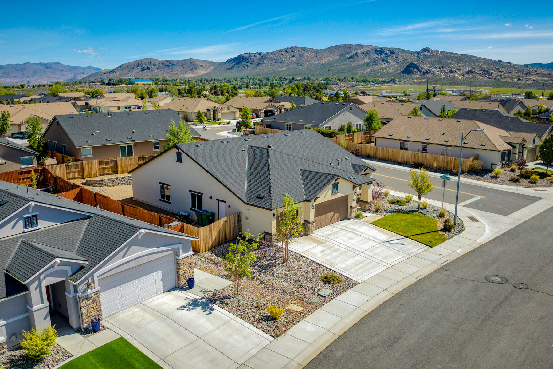 1390 Tule Peak Circle Property Photo 3