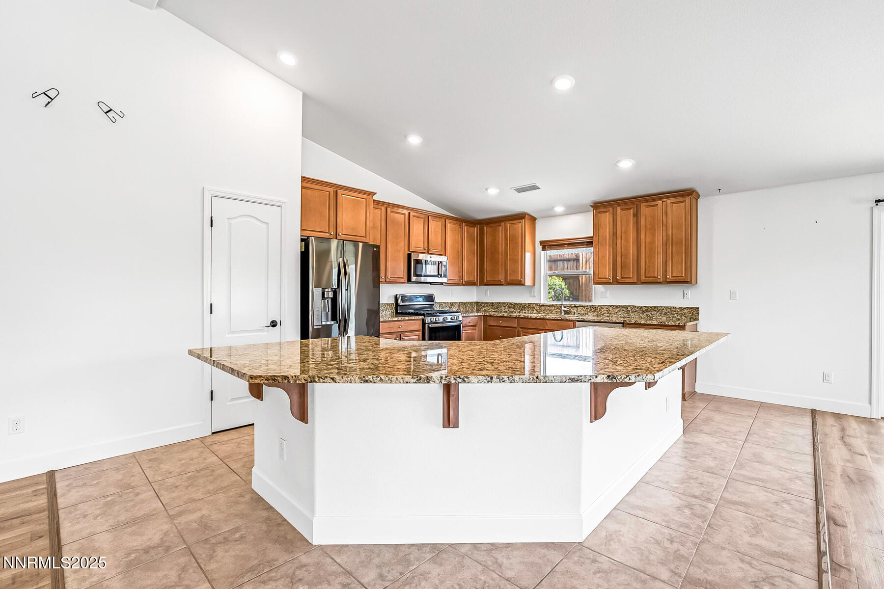 1390 Tule Peak Circle Property Photo 10