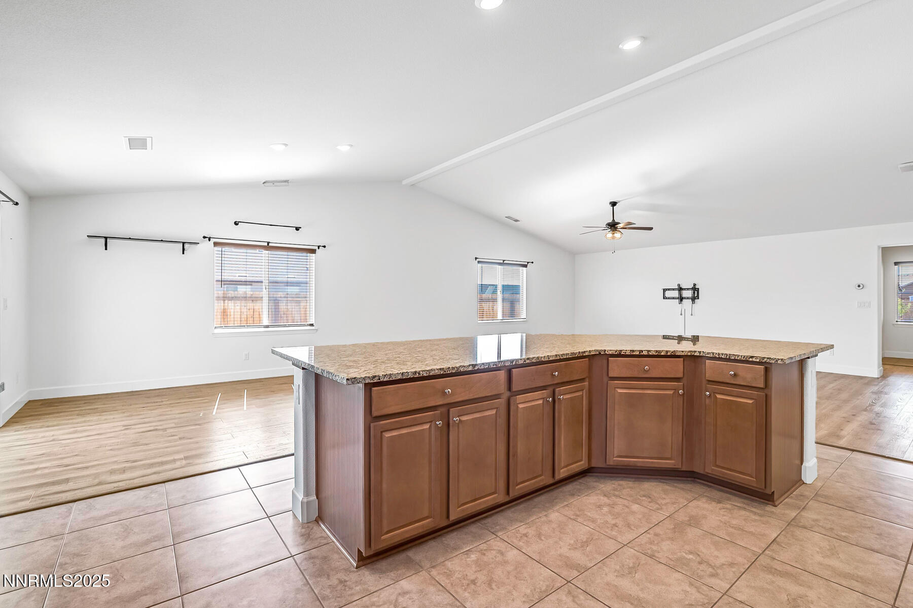 1390 Tule Peak Circle Property Photo 14