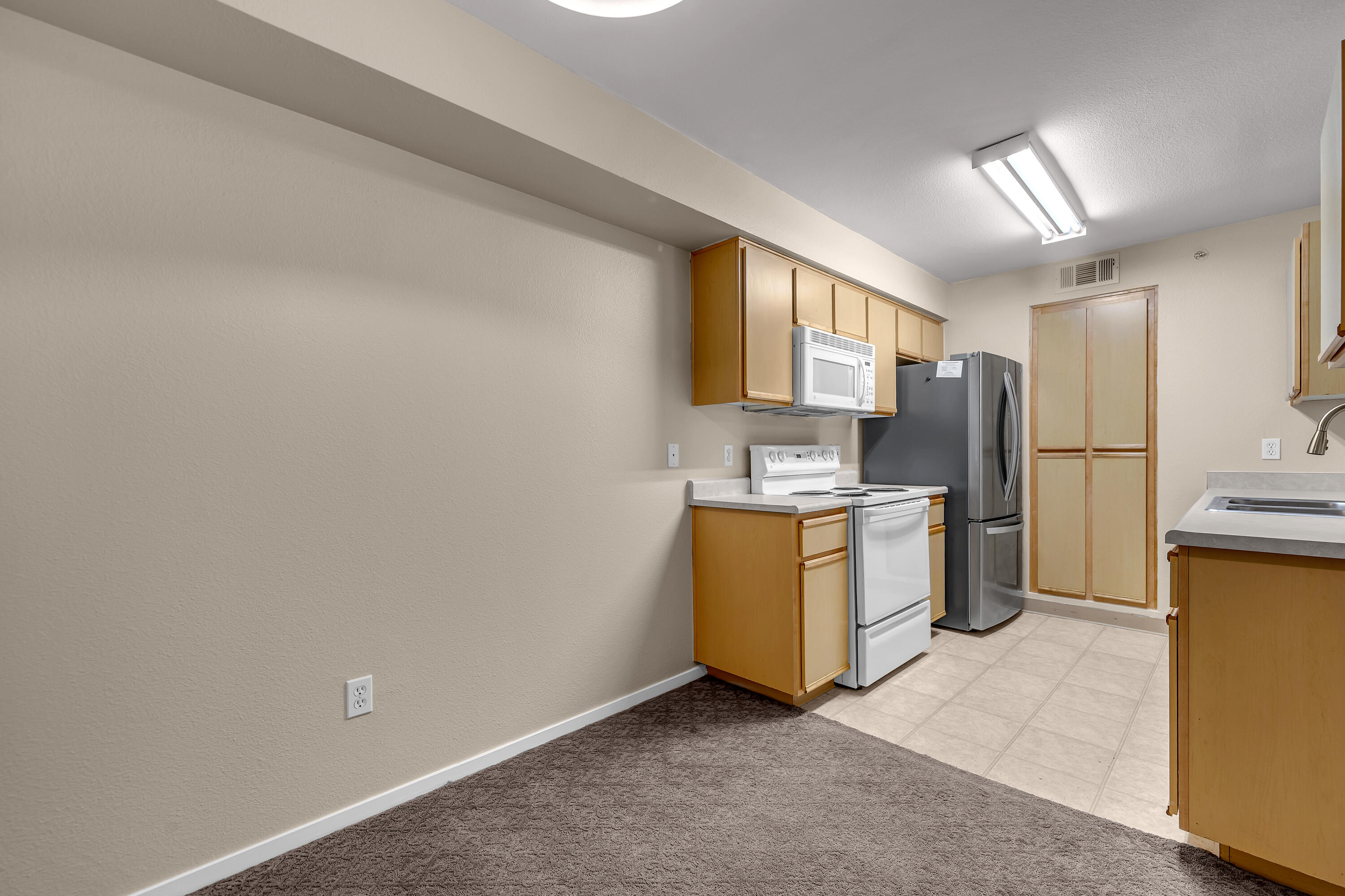6850 Sharlands Avenue Property Photo 10