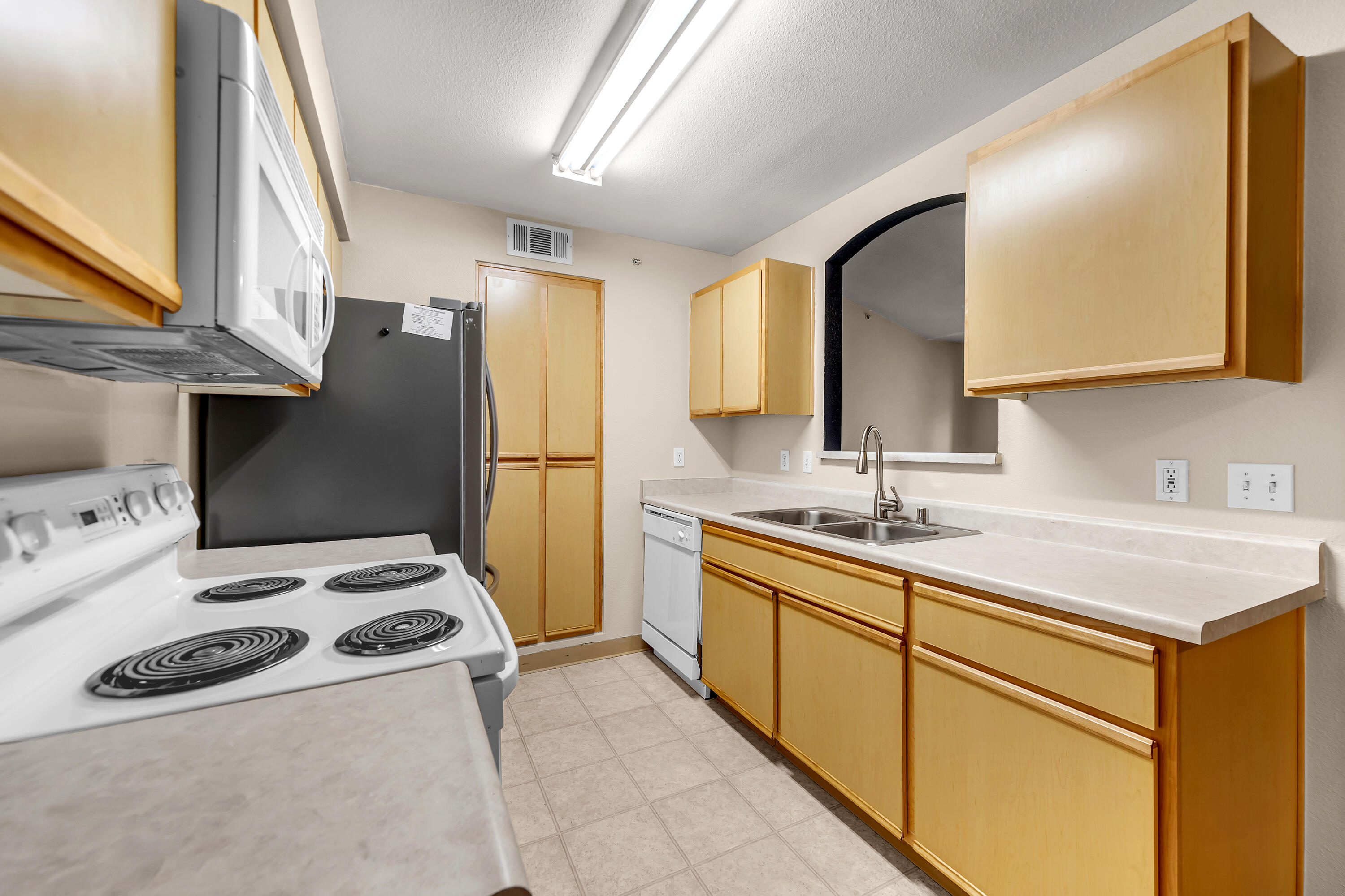 6850 Sharlands Avenue Property Photo 12