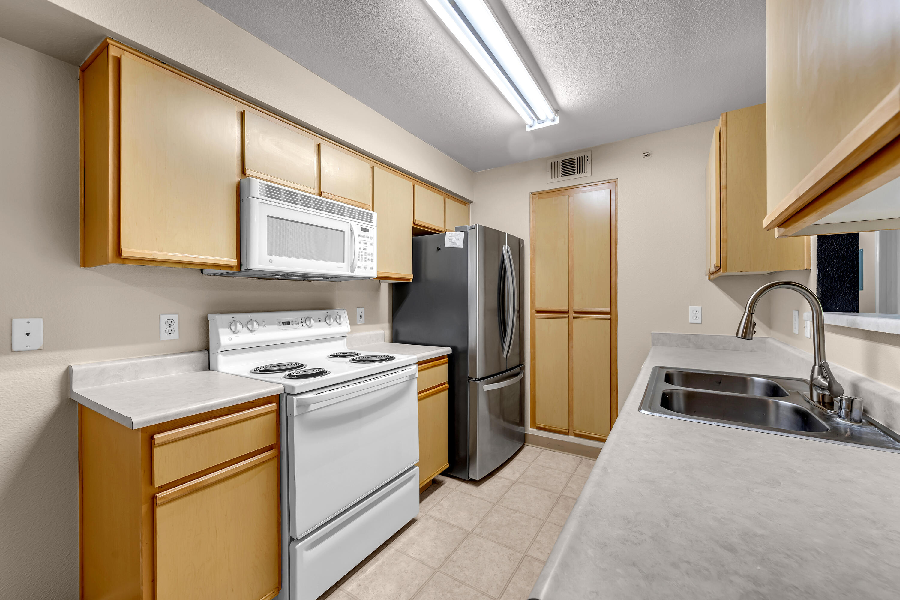 6850 Sharlands Avenue Property Photo 13