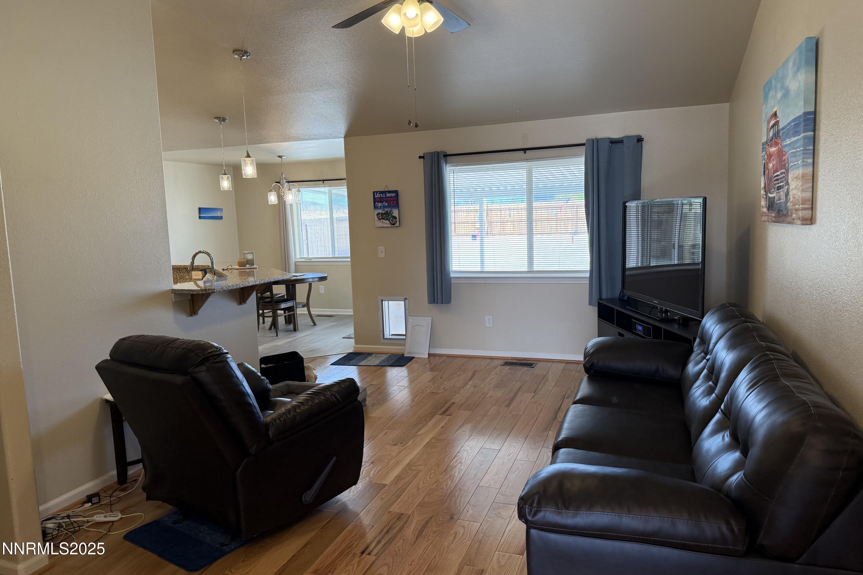 3185 Cliffrose Drive Property Photo 4