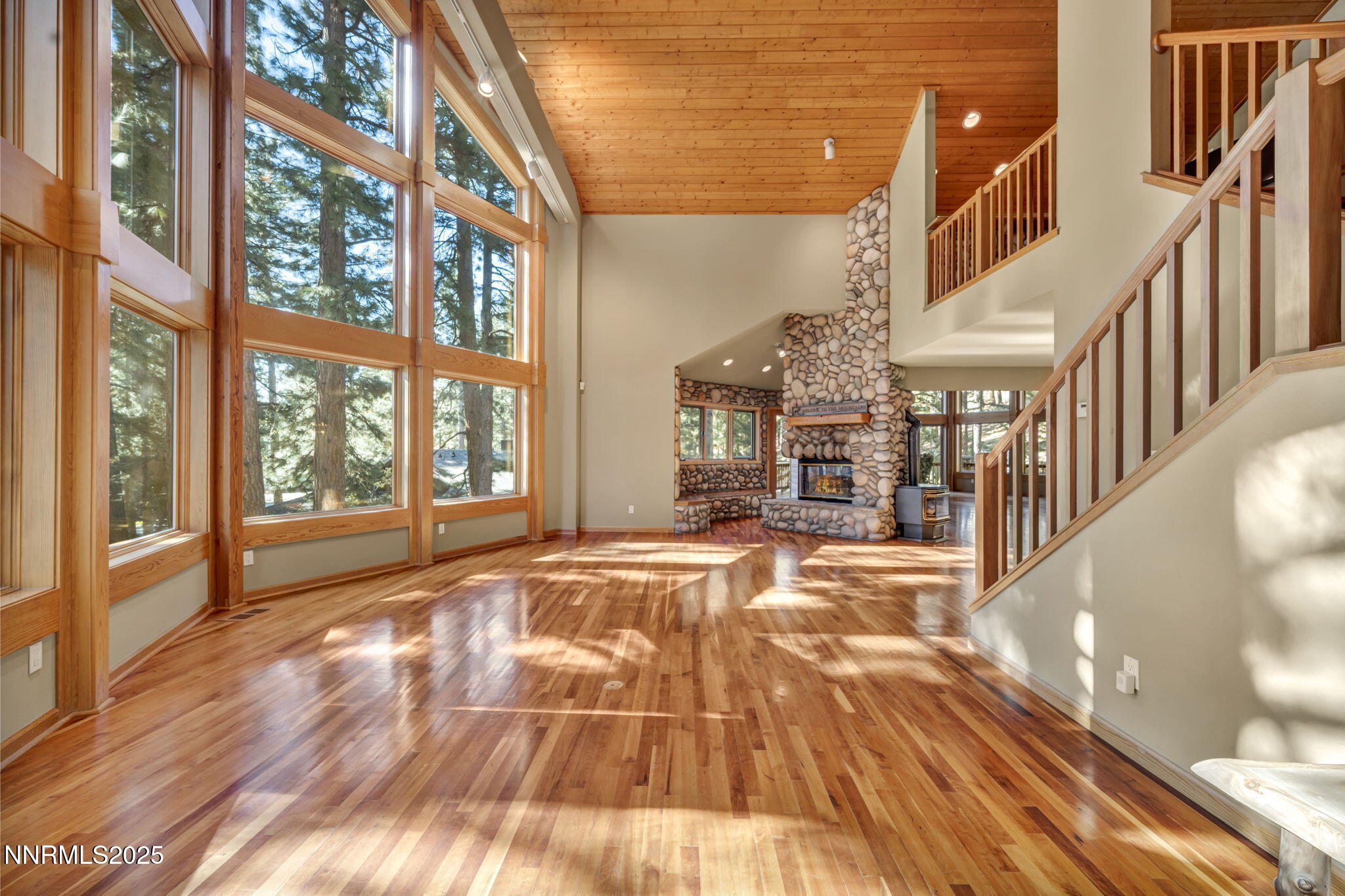 1445 Austrian Pine Road Property Photo 9