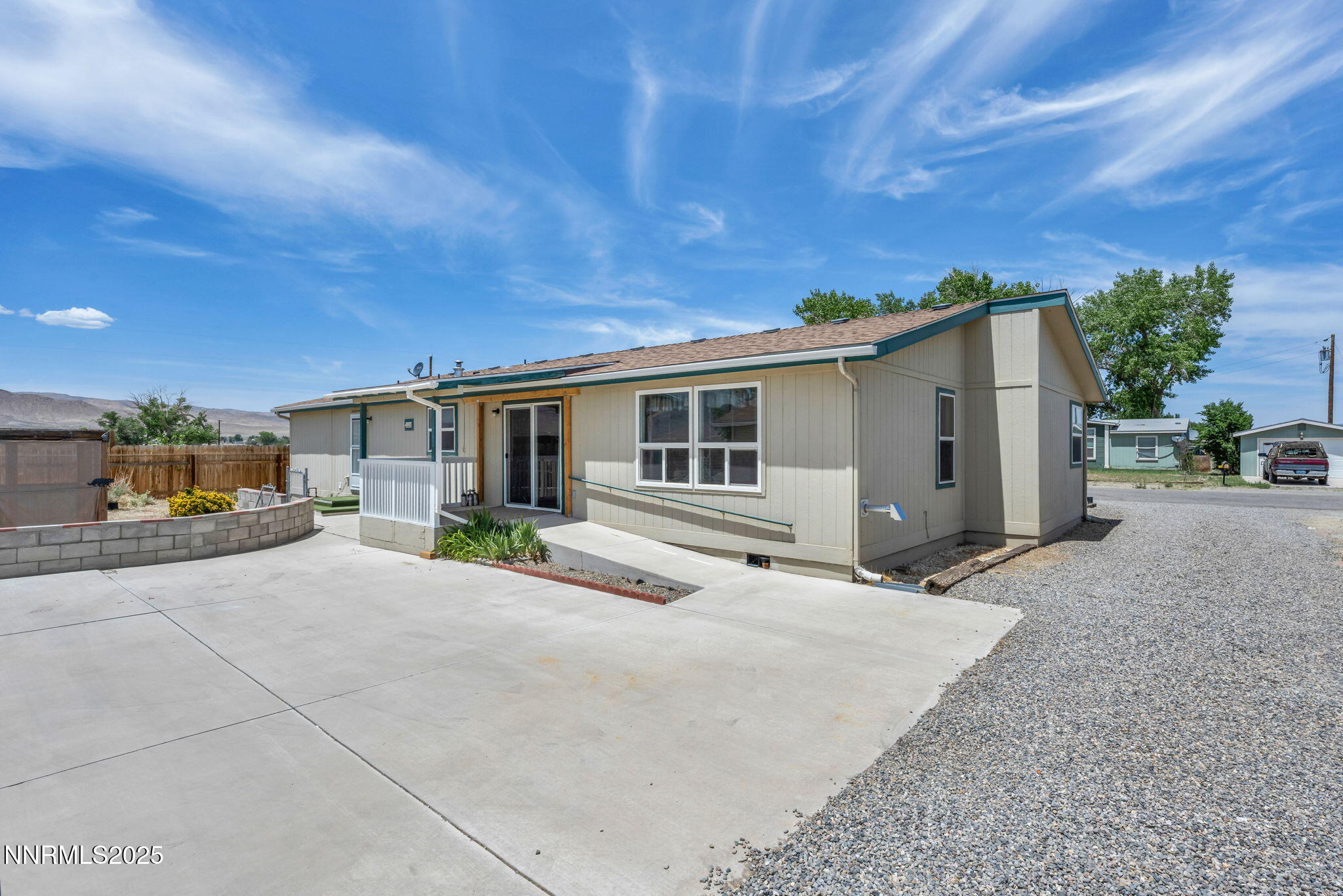 3 Smoke Tree Lane Property Photo 4