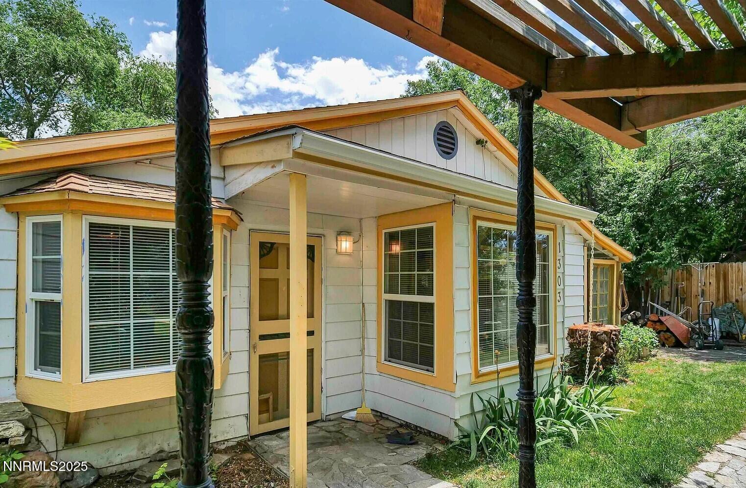 1303 N Division Street Property Photo 1