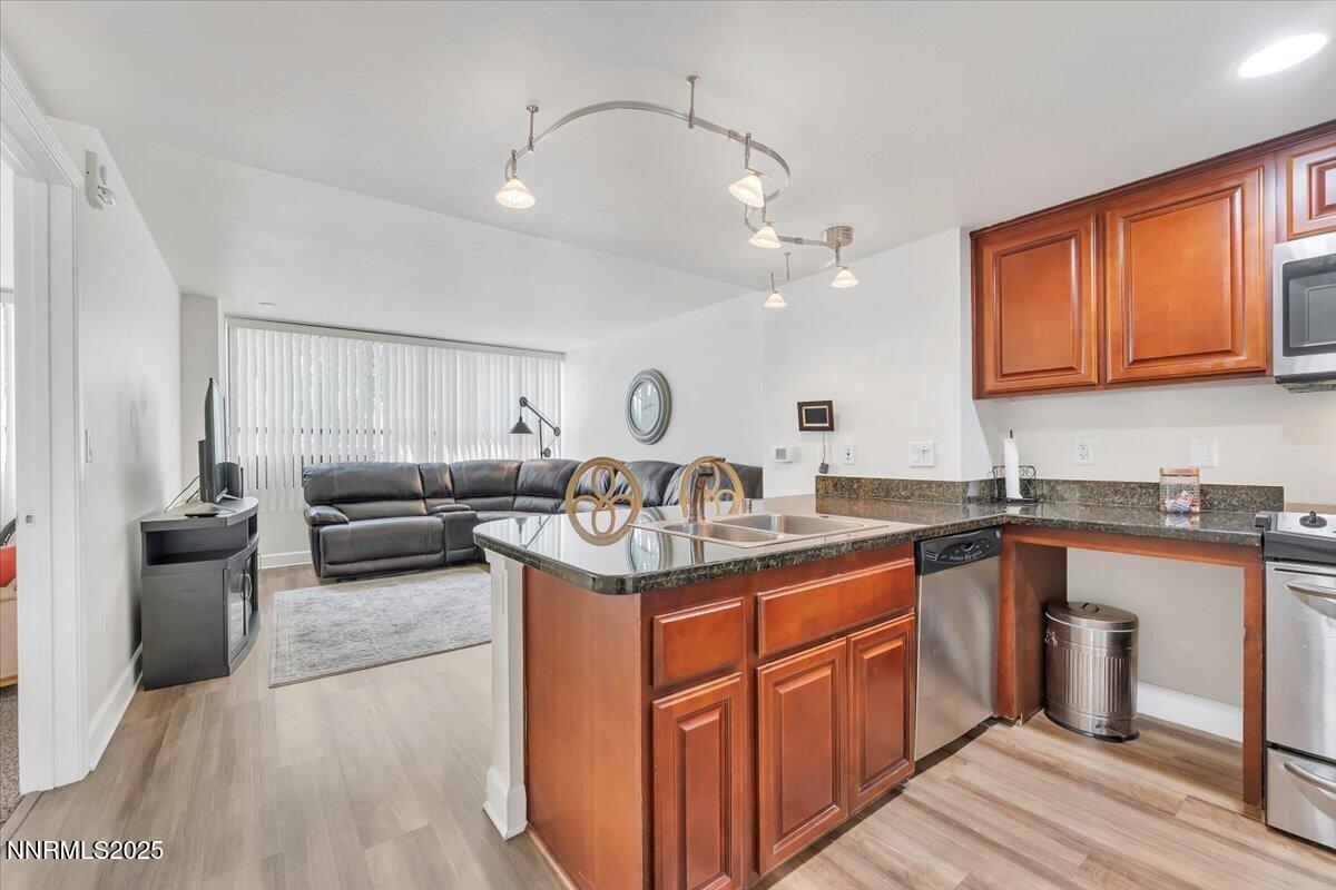 450 N Arlington Avenue Property Photo 6