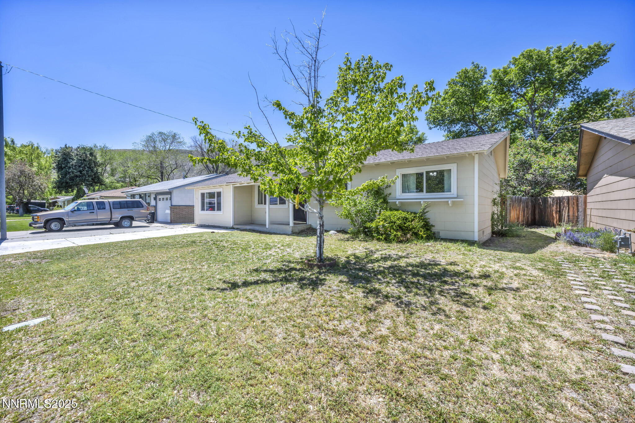 218 Albany Avenue Property Photo 2
