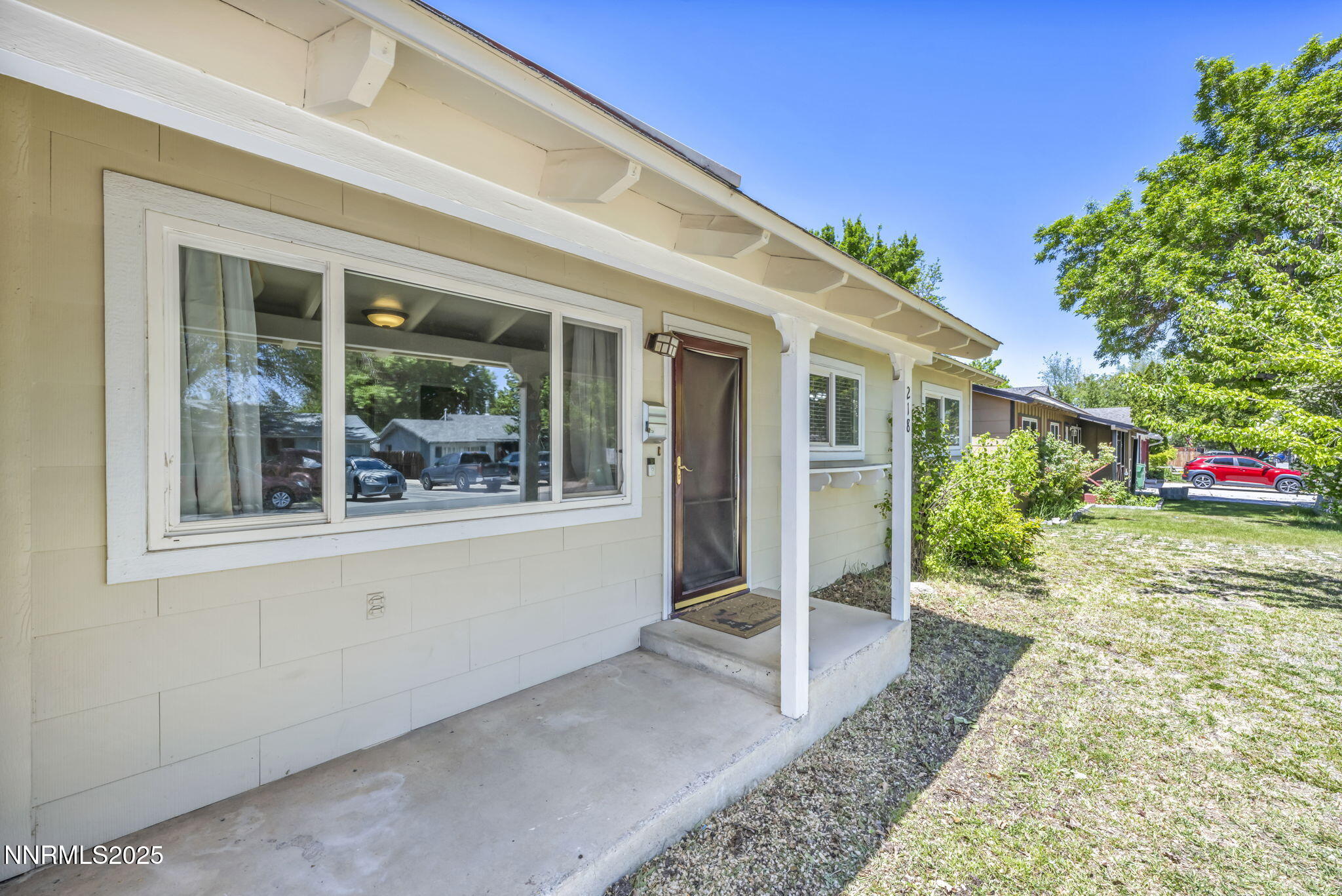218 Albany Avenue Property Photo 3