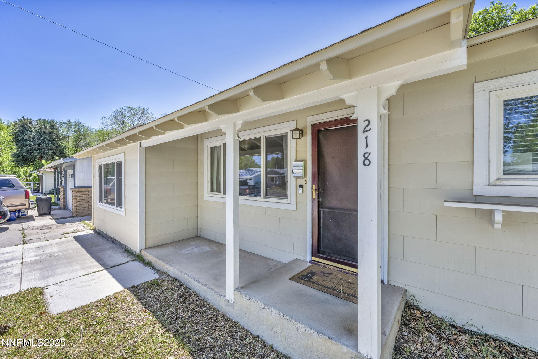 218 Albany Avenue Property Photo 4