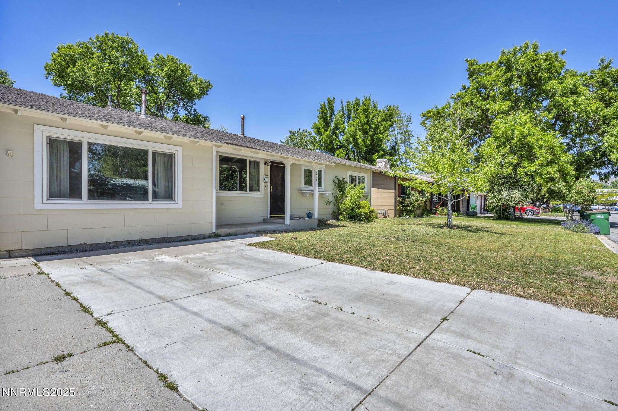 218 Albany Avenue Property Photo 5