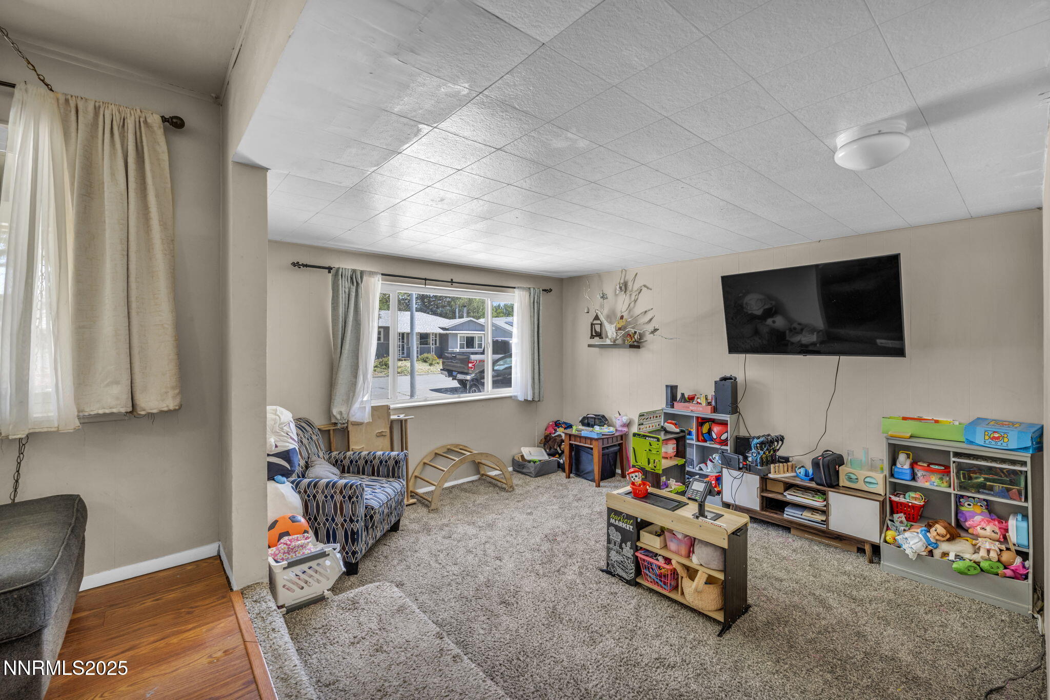 218 Albany Avenue Property Photo 12
