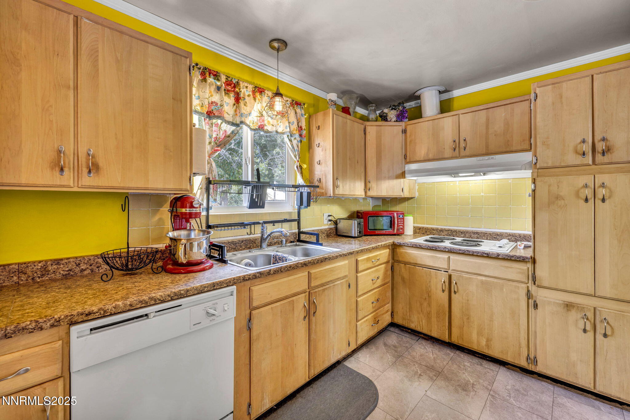 218 Albany Avenue Property Photo 14