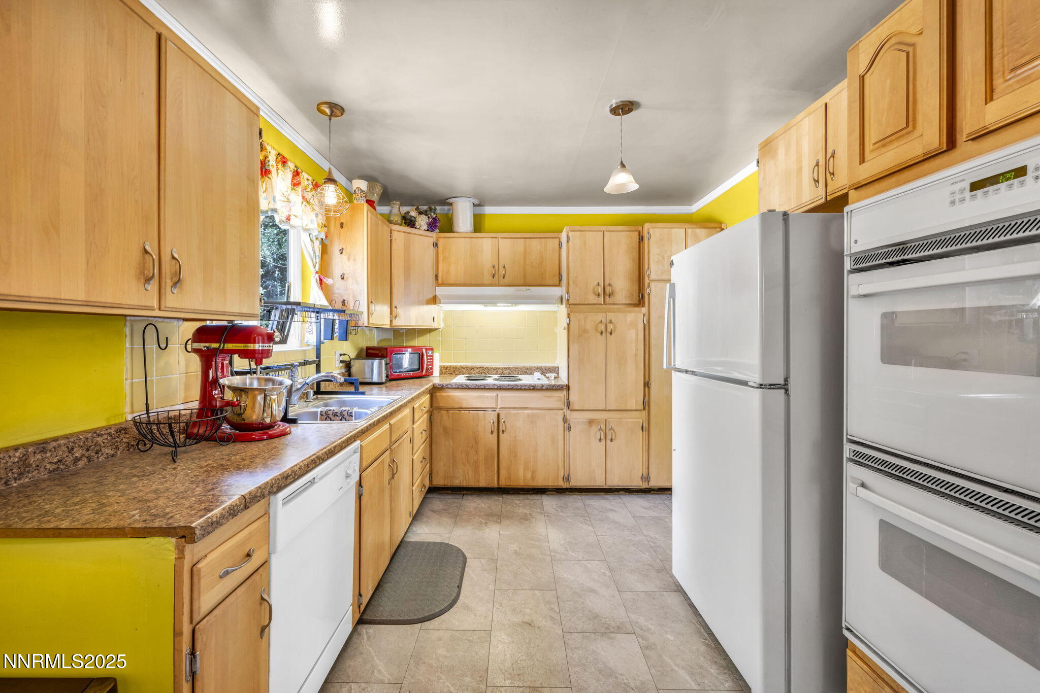 218 Albany Avenue Property Photo 18