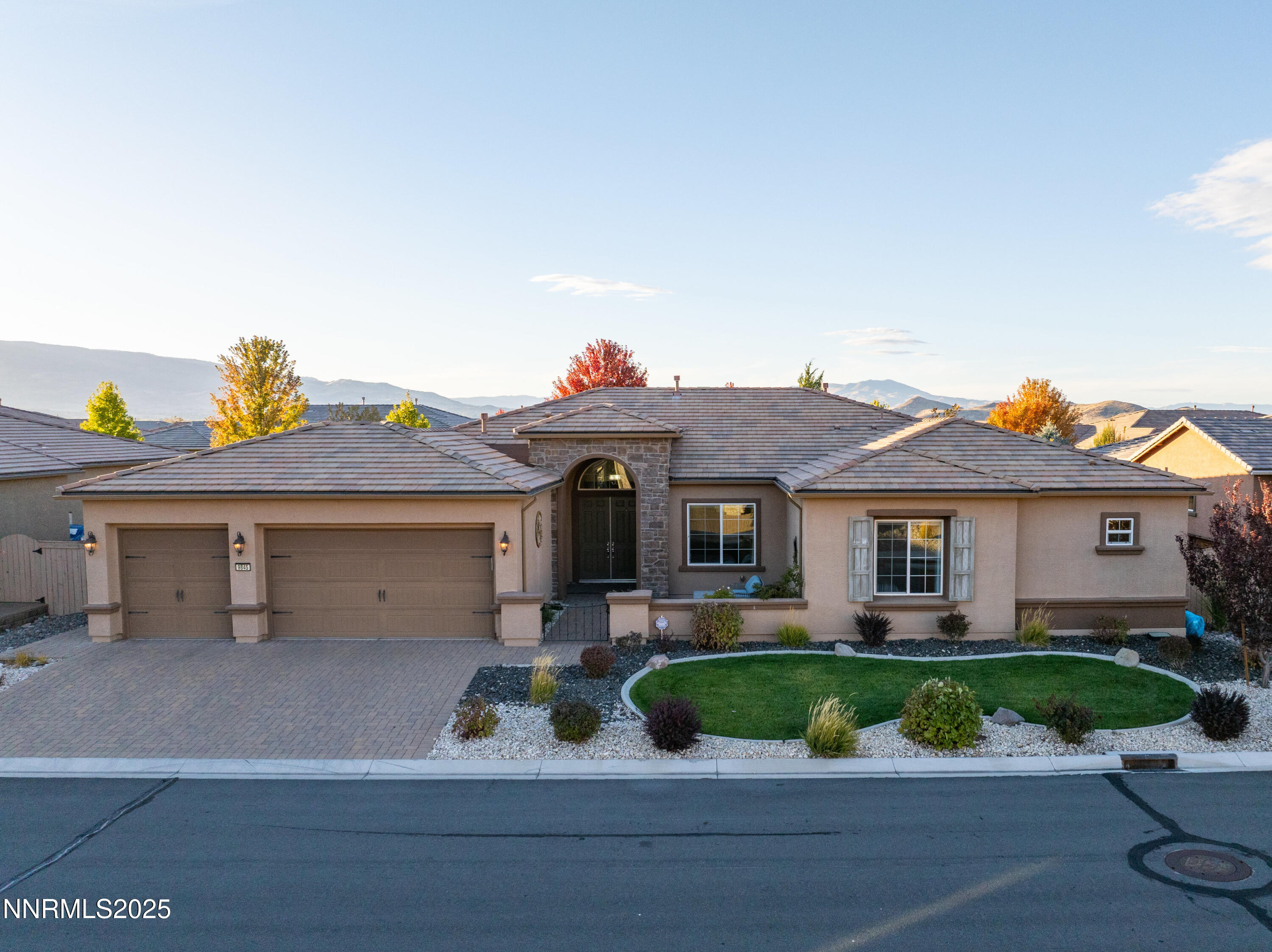 9845 Sea Breeze Lane Property Photo 1