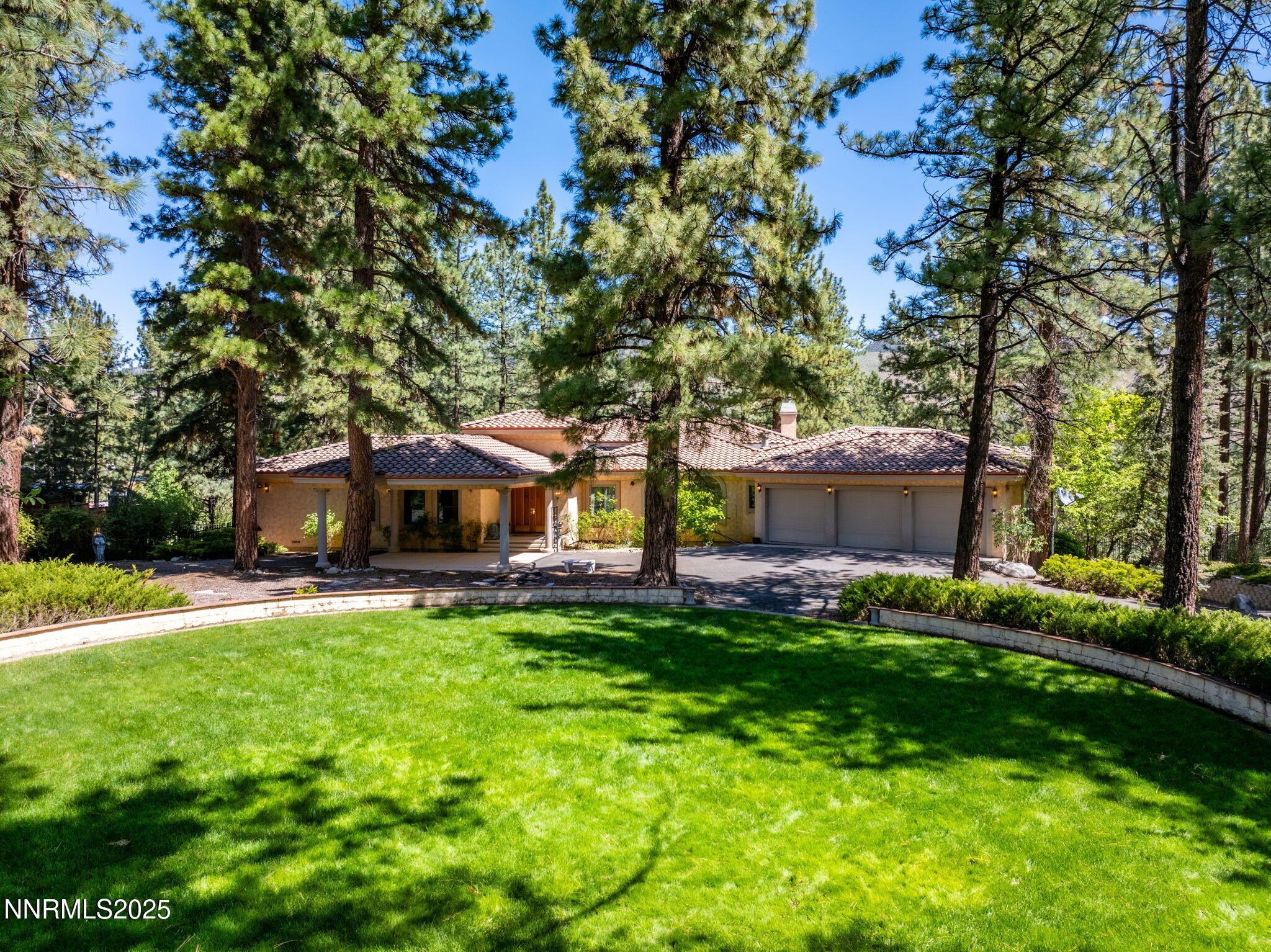 390 Sylvan Court Property Photo 4