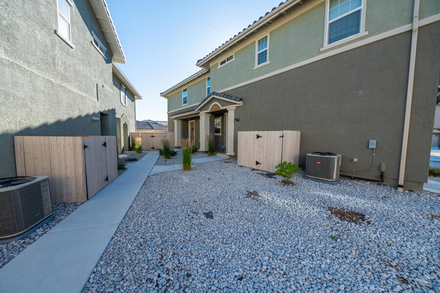 1855 Dark Horse Road Property Photo 4