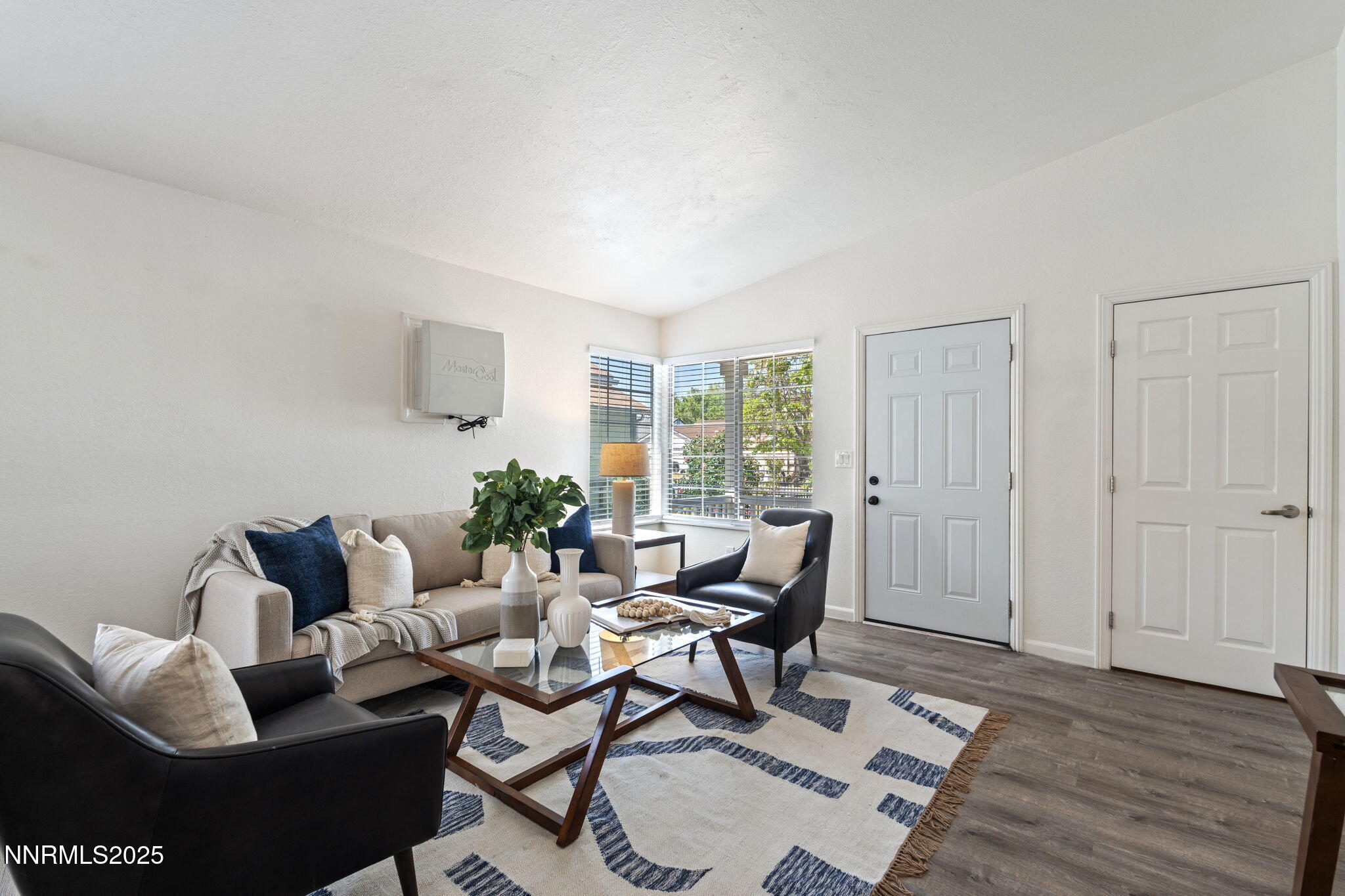 1821 Fargo Way Property Photo 4