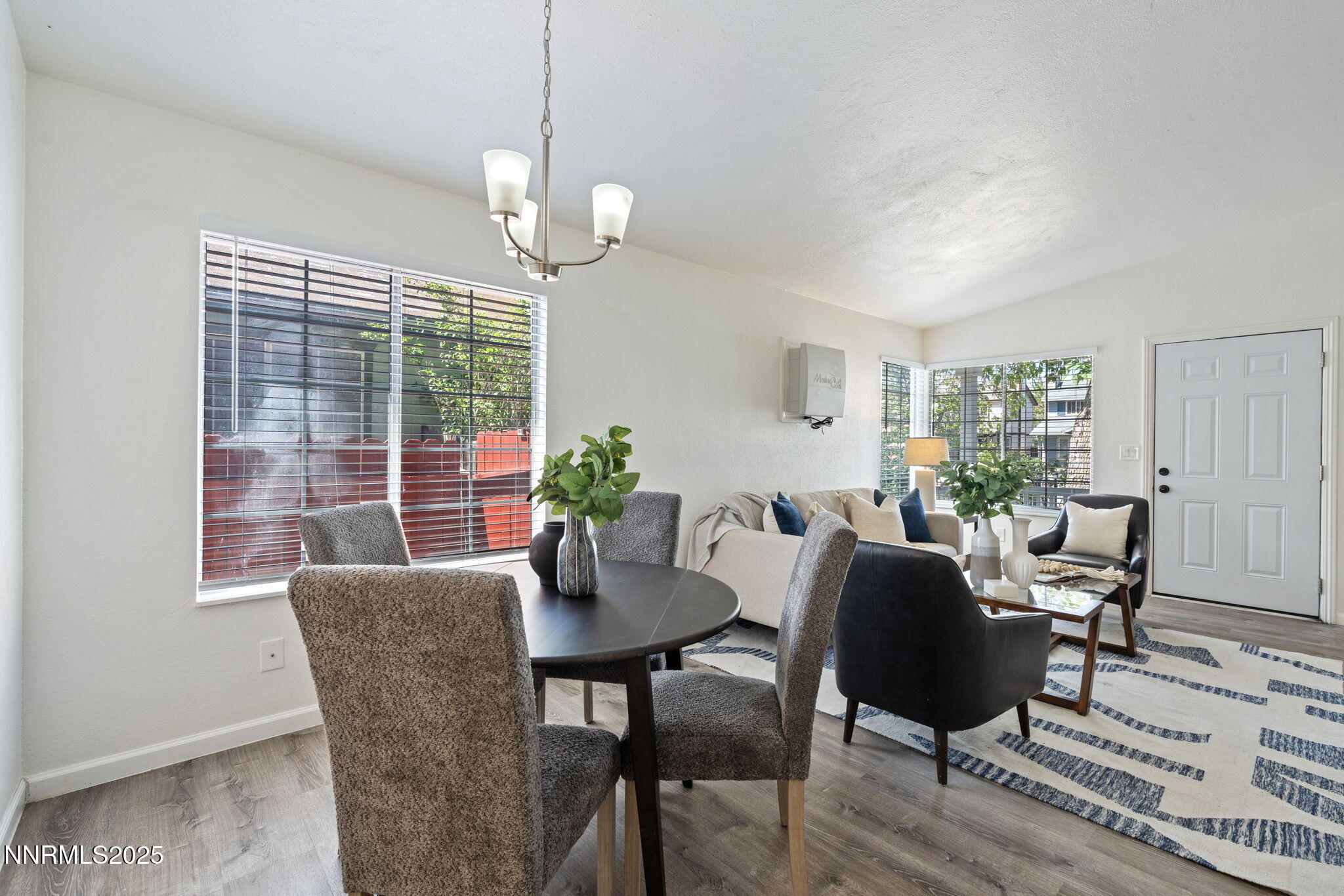 1821 Fargo Way Property Photo 8