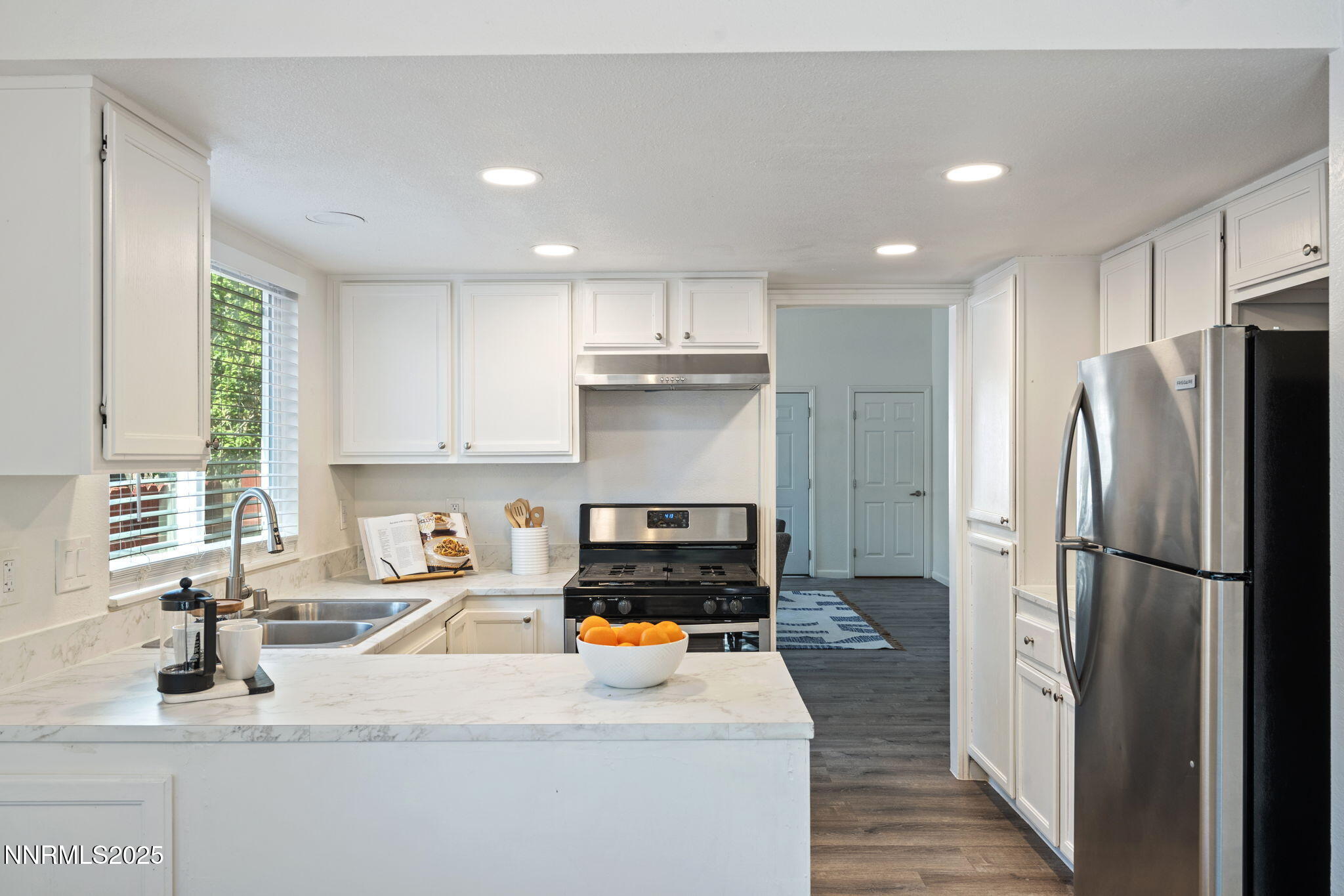 1821 Fargo Way Property Photo 10