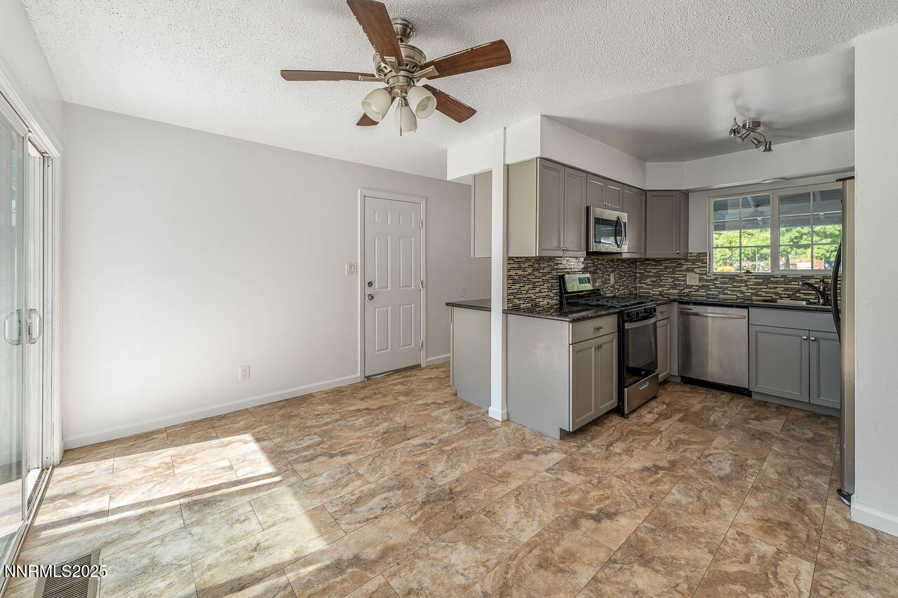 201 N Carson Meadow Drive Property Photo 6