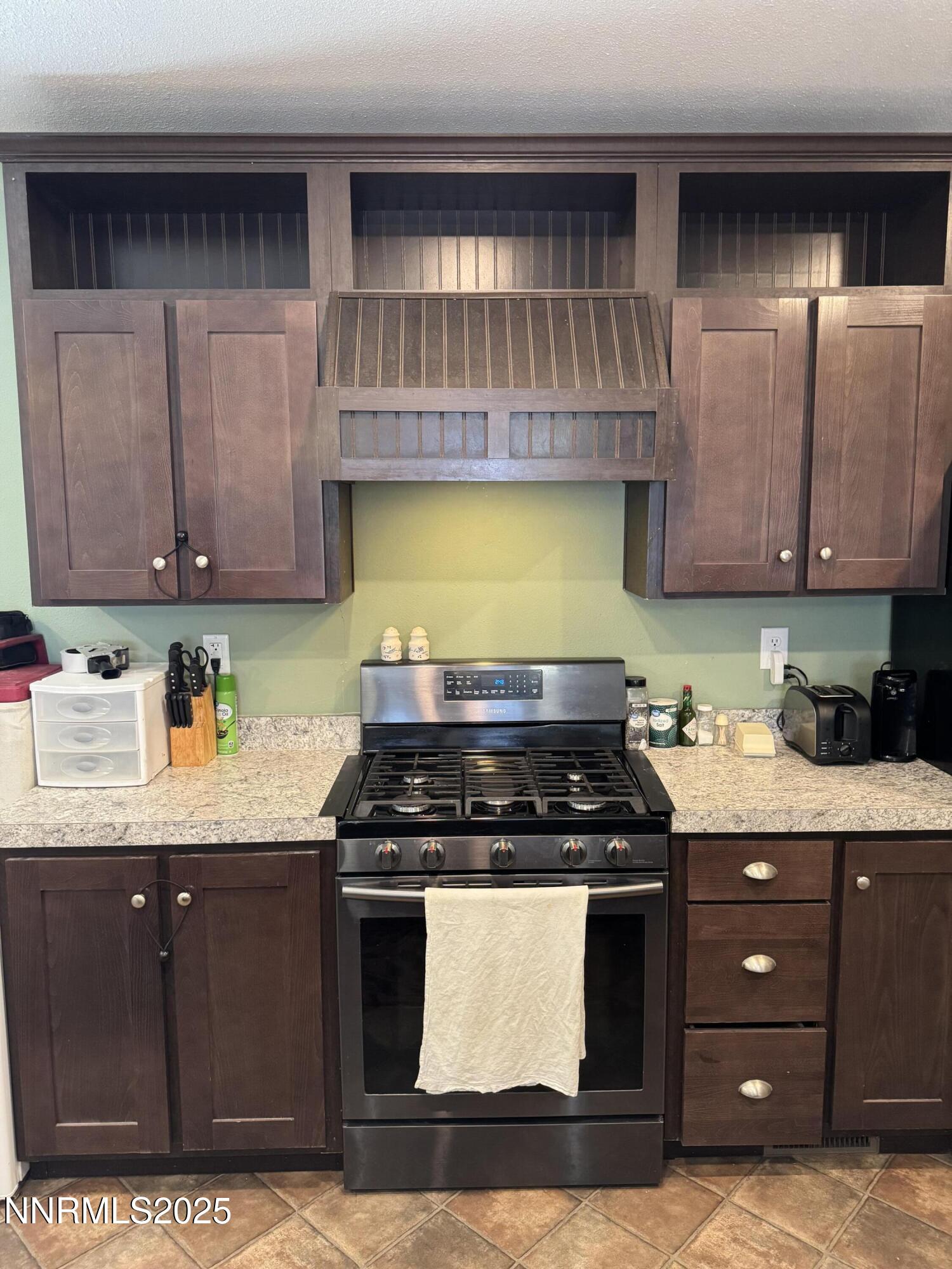 445 Mira Street Property Photo 2