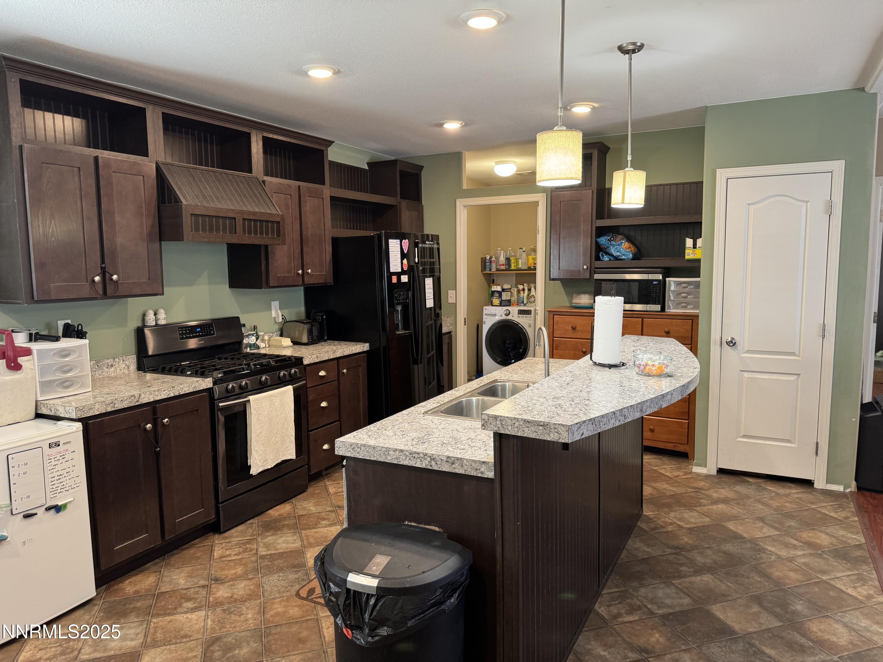 445 Mira Street Property Photo 4