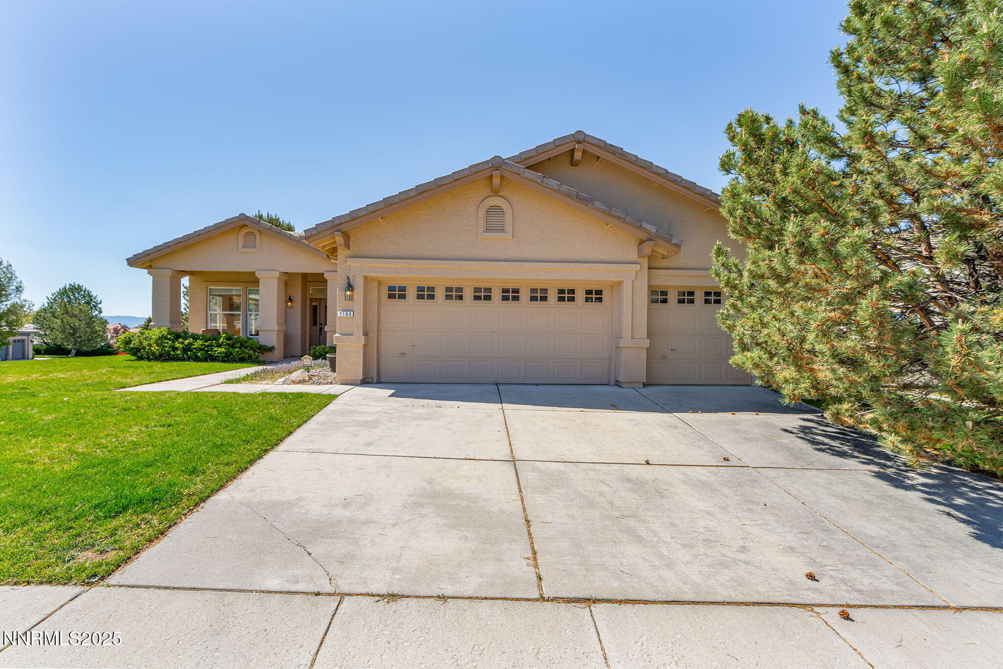 7100 Heatherwood Drive Property Photo 1