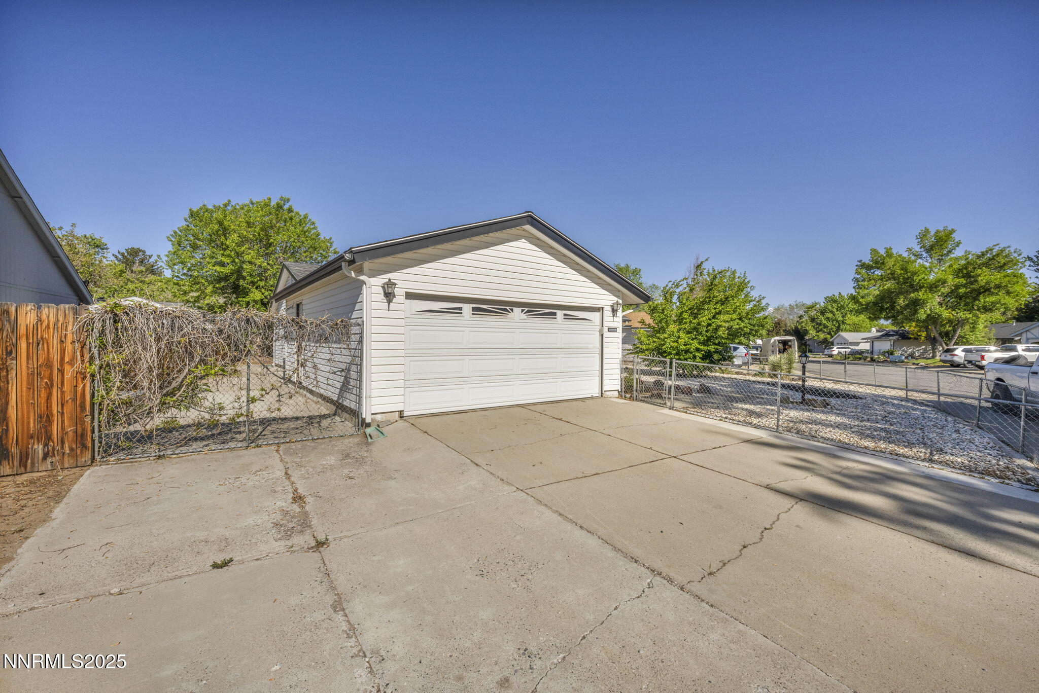 2480 Meadowbrook Lane Property Photo 3