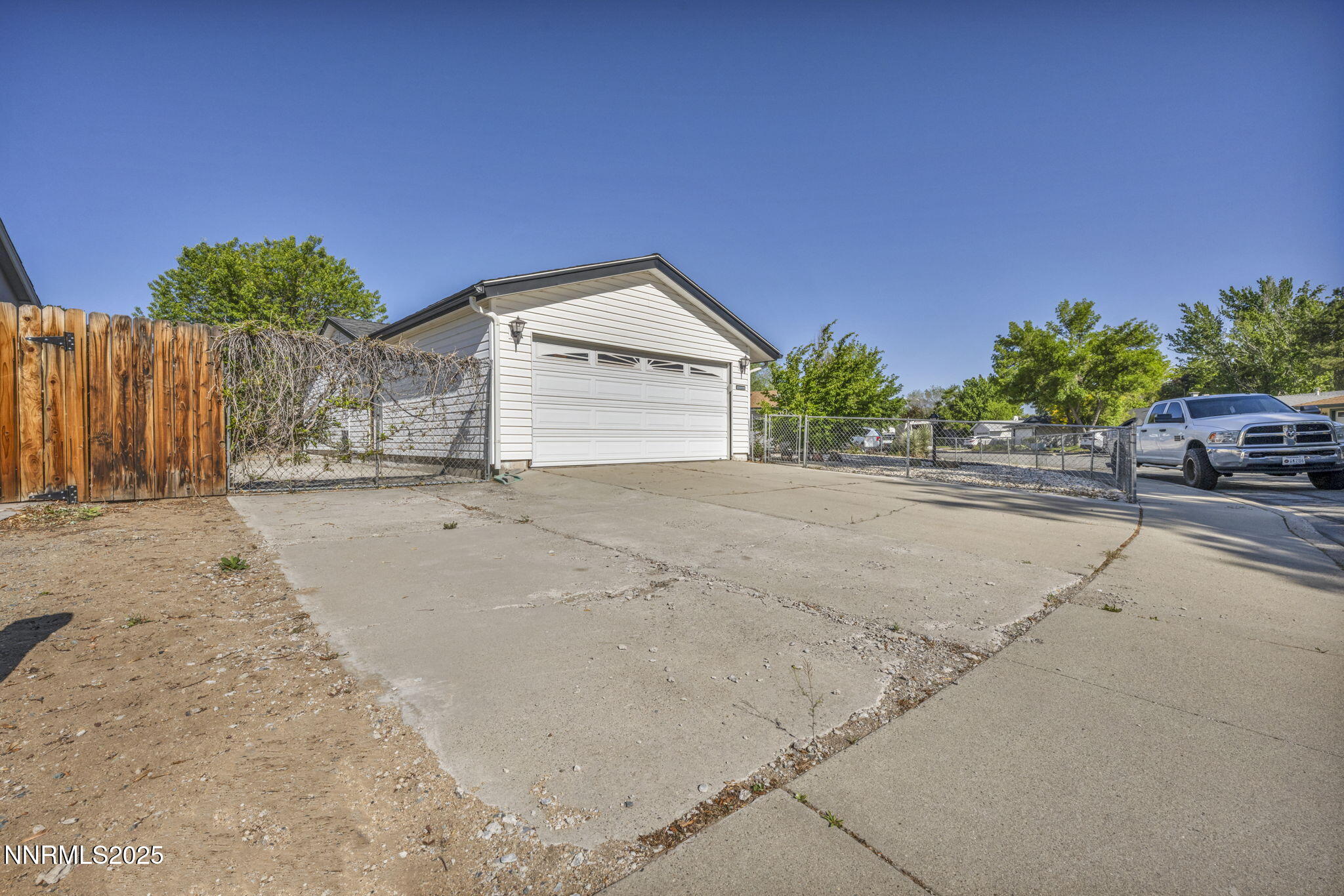 2480 Meadowbrook Lane Property Photo 4