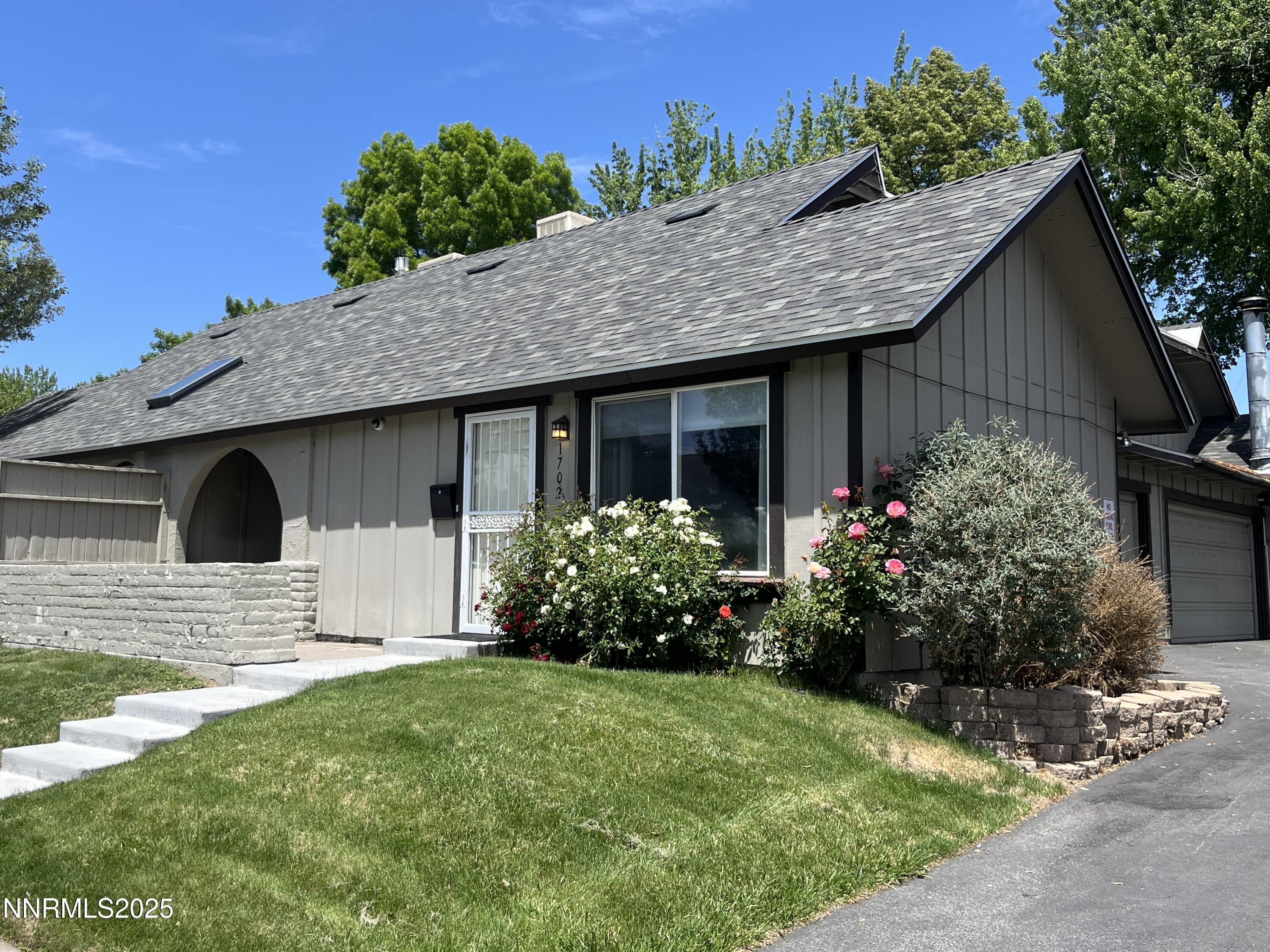 1702 London Circle Property Photo 1