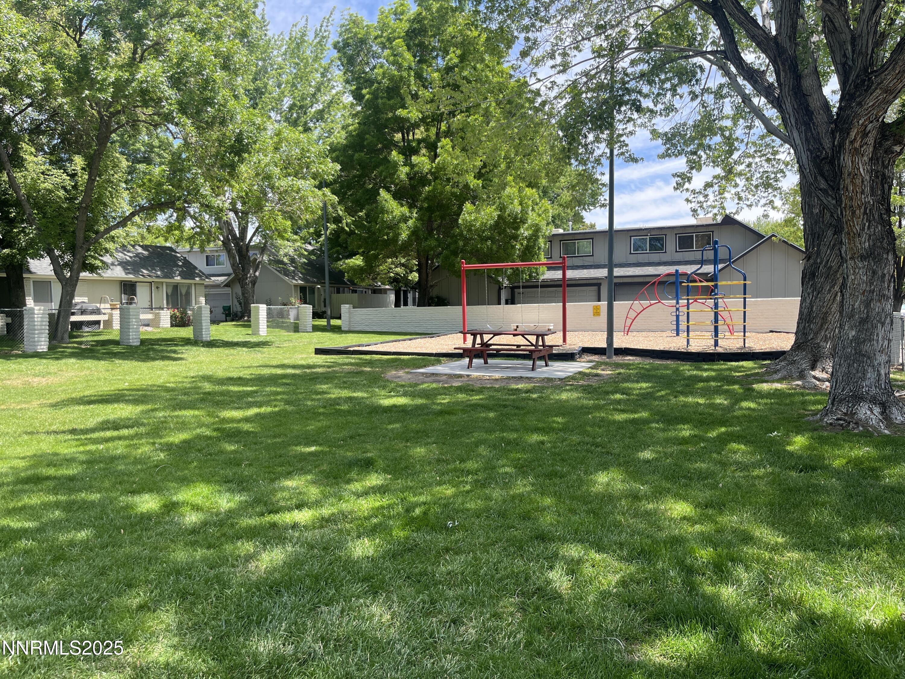 1702 London Circle Property Photo 12