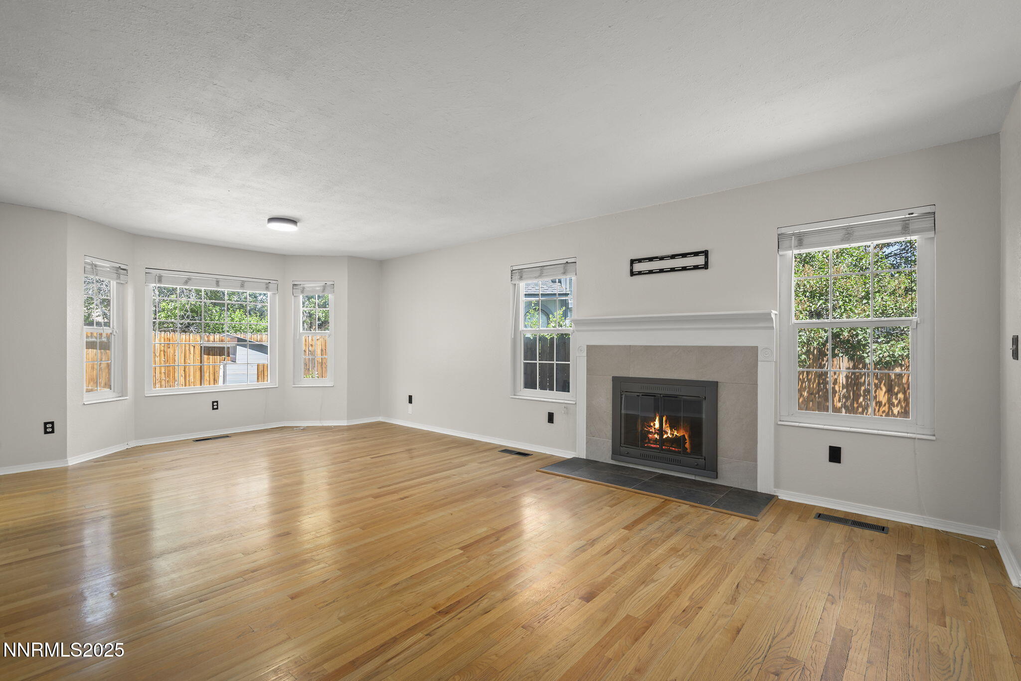 2125 Woodhaven Lane Property Photo 4