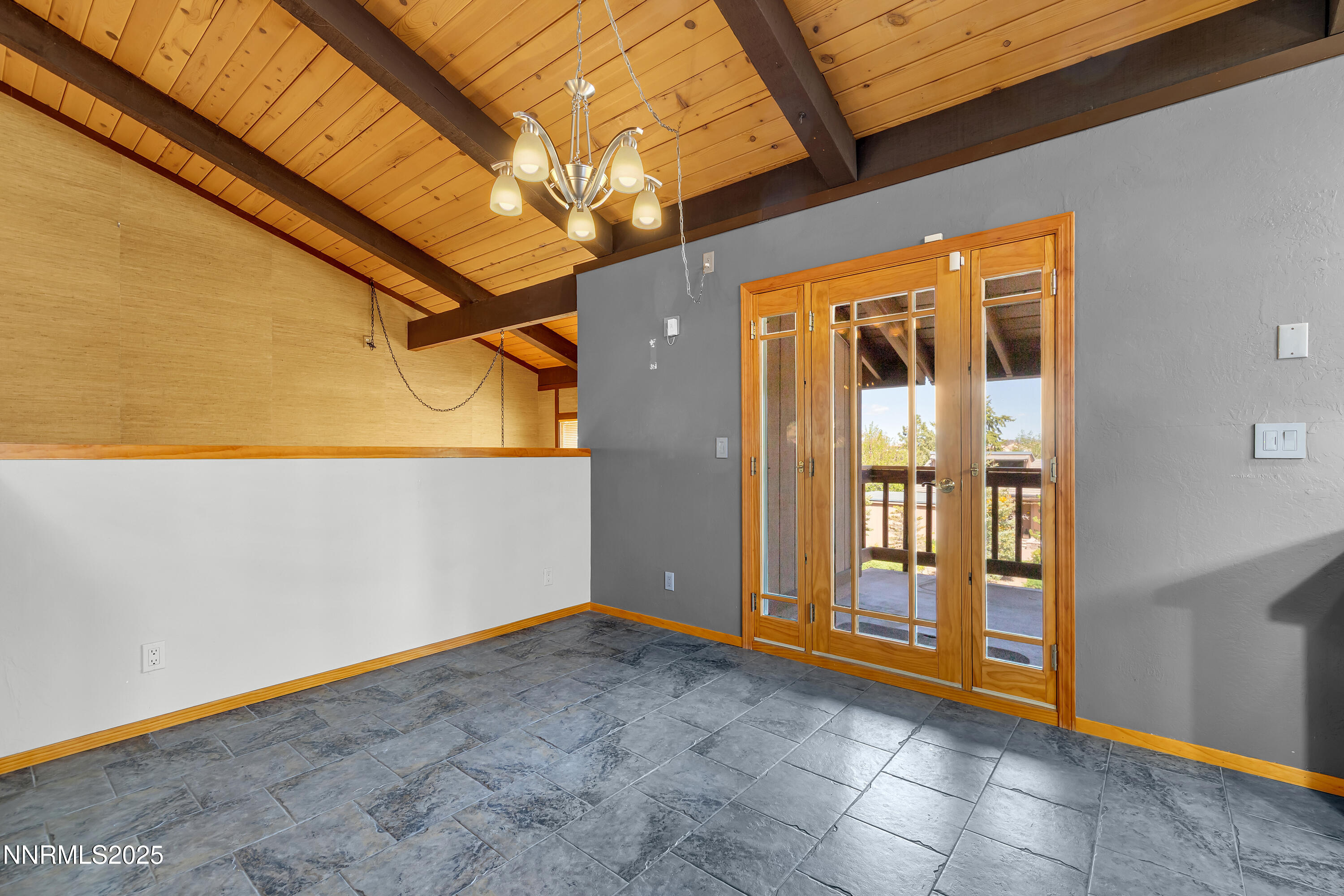 3875 Gibraltar Drive Property Photo 4