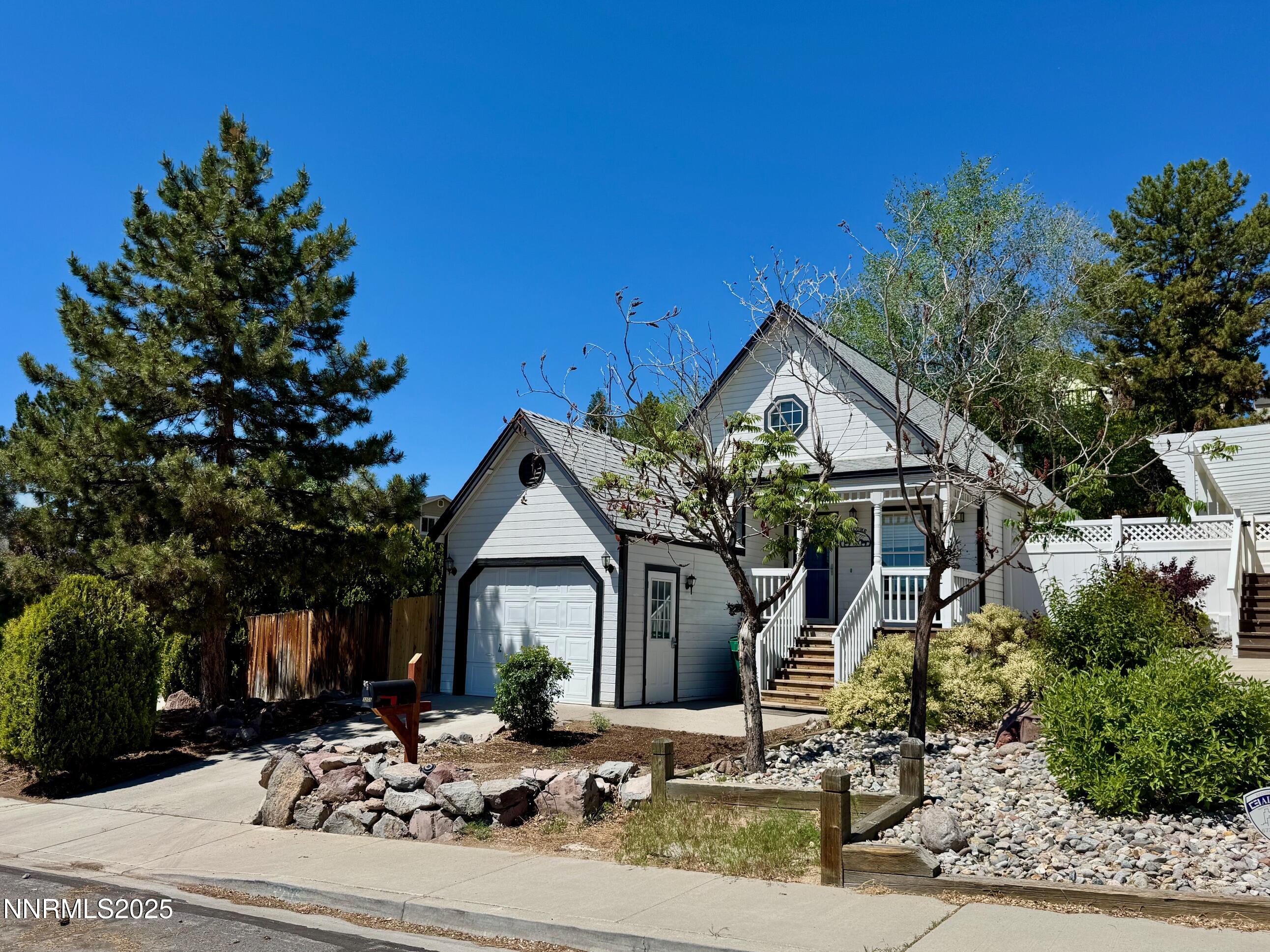 3205 Kingsview Court Property Photo 2