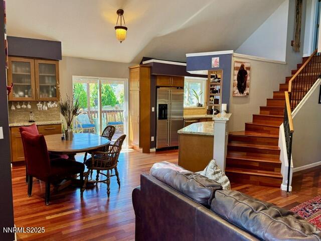 3205 Kingsview Court Property Photo 3