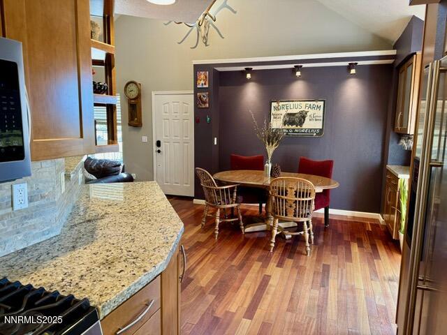 3205 Kingsview Court Property Photo 6