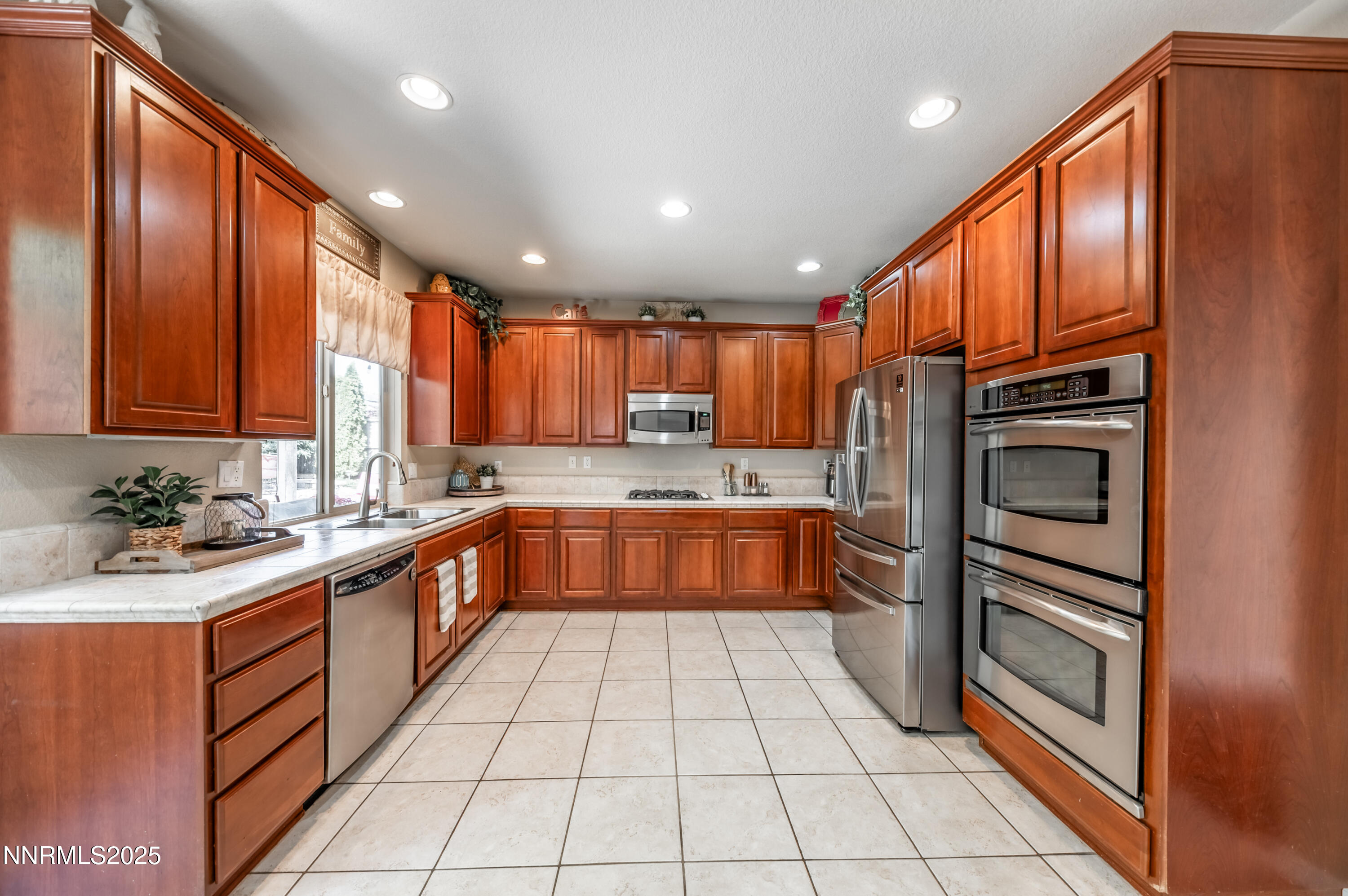 471 Shire Court Property Photo 13