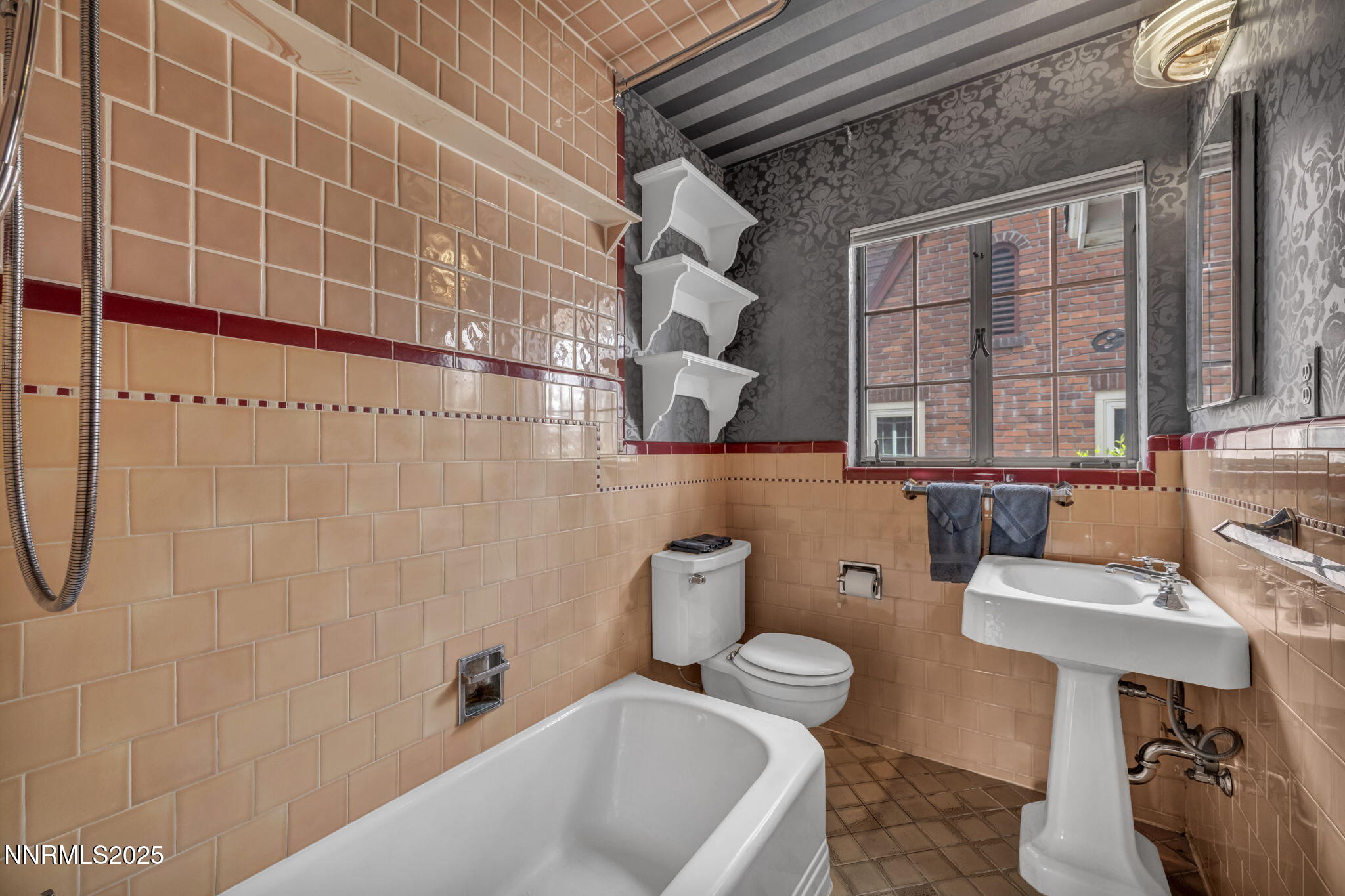 590 St Lawrence Avenue Property Photo 29