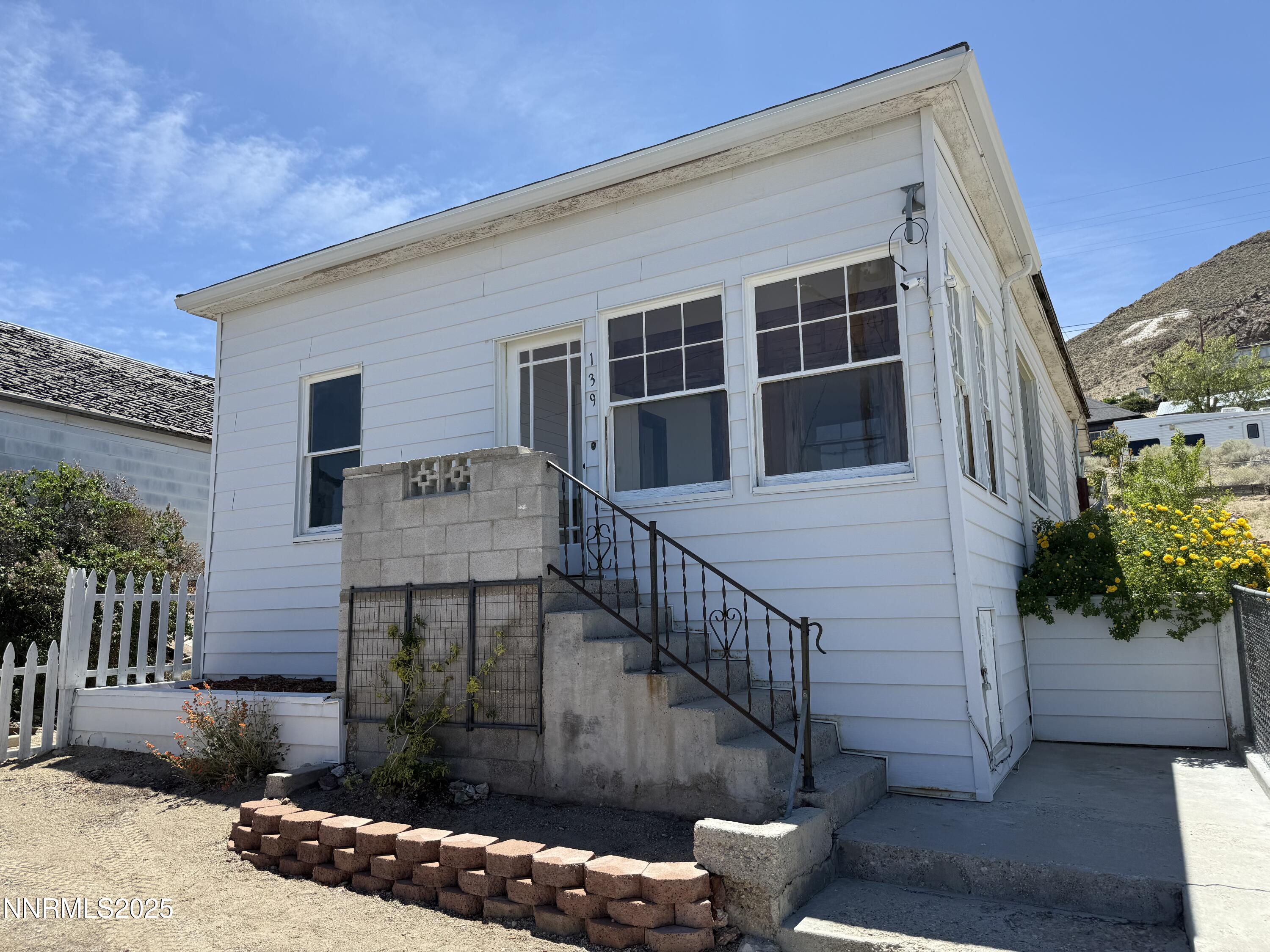 141 University Street Property Photo 1