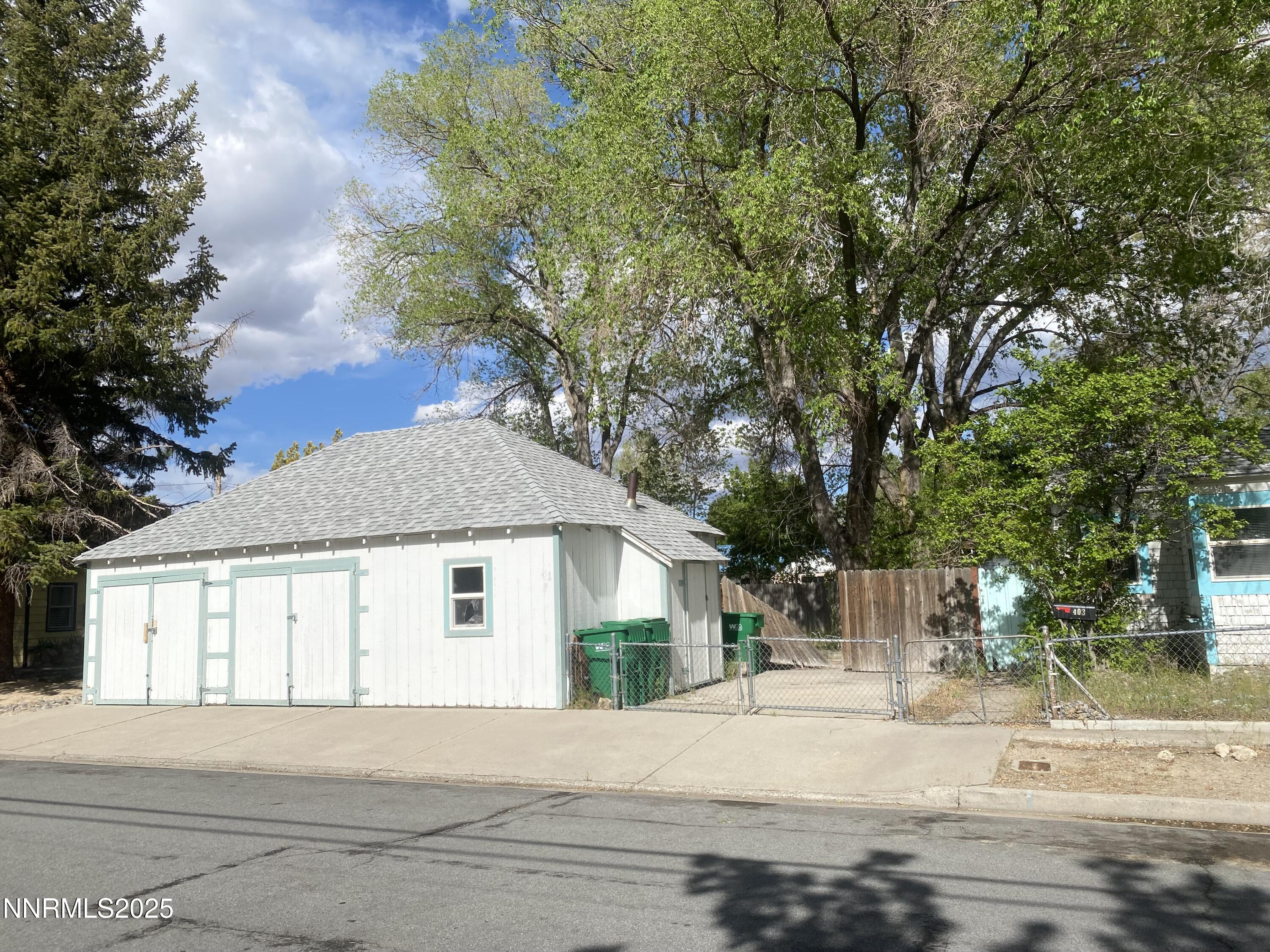 401 & 403 N Walsh Street Property Photo 2