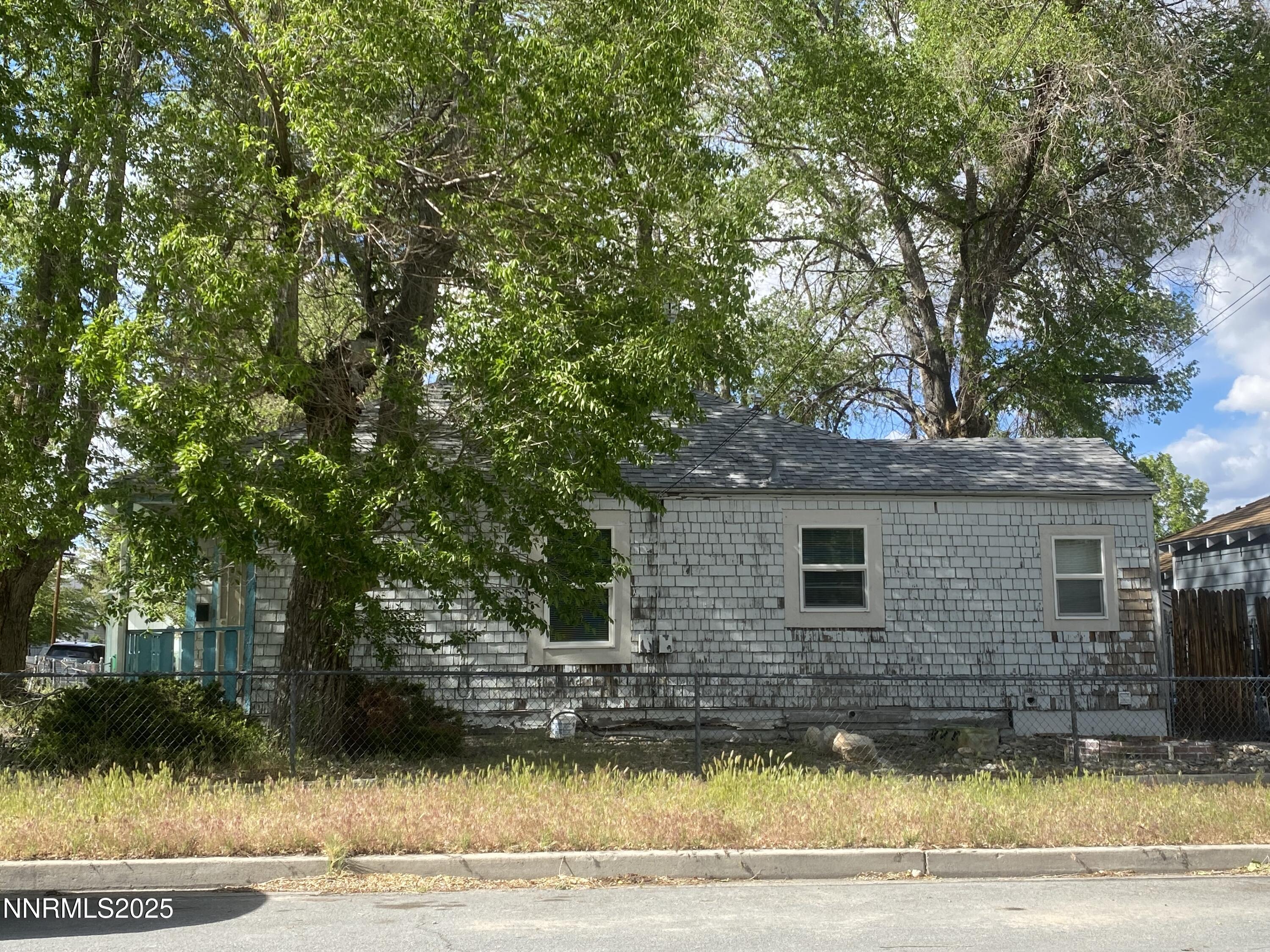 401 & 403 N Walsh Street Property Photo 4