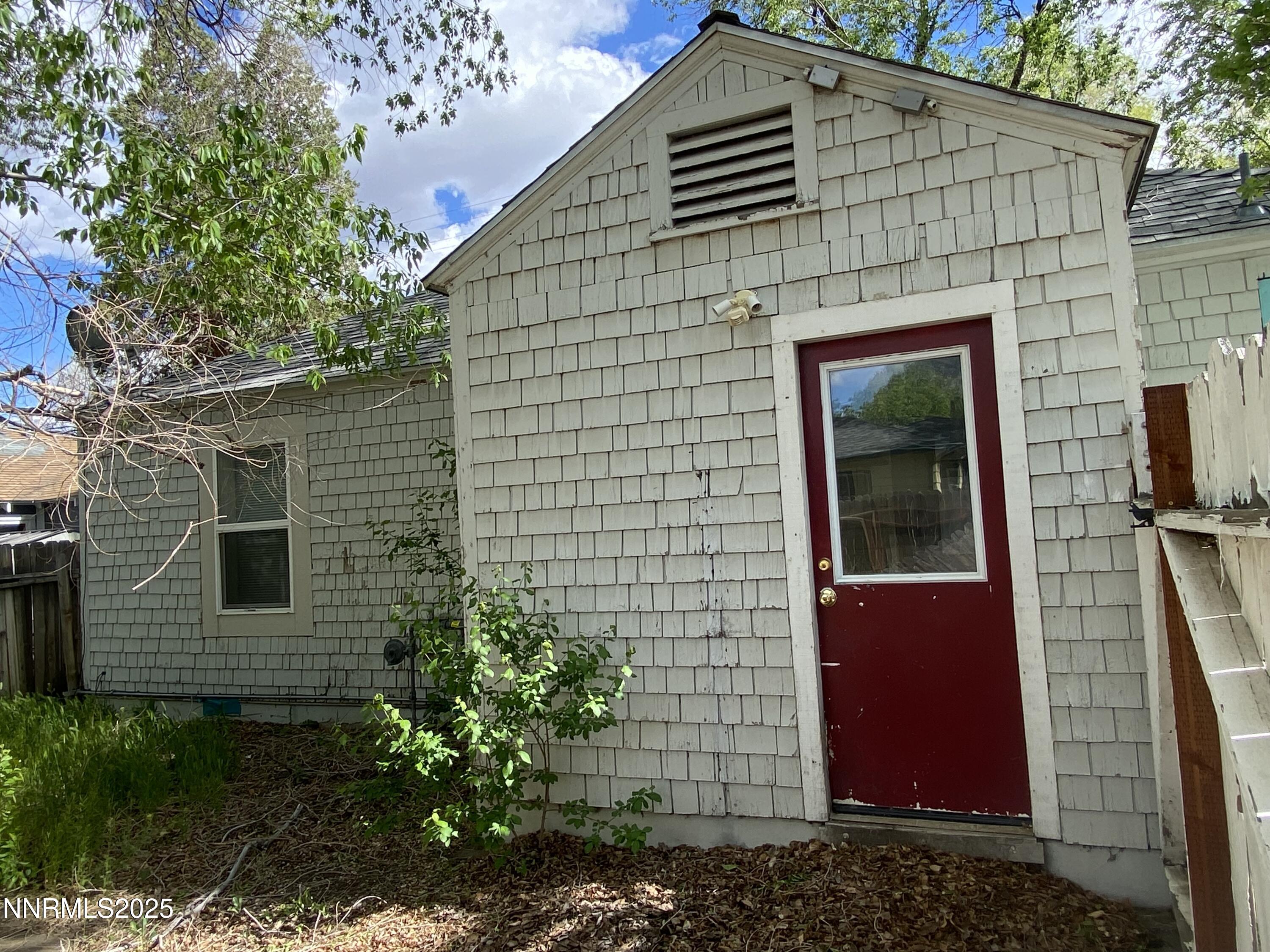 401 & 403 N Walsh Street Property Photo 12