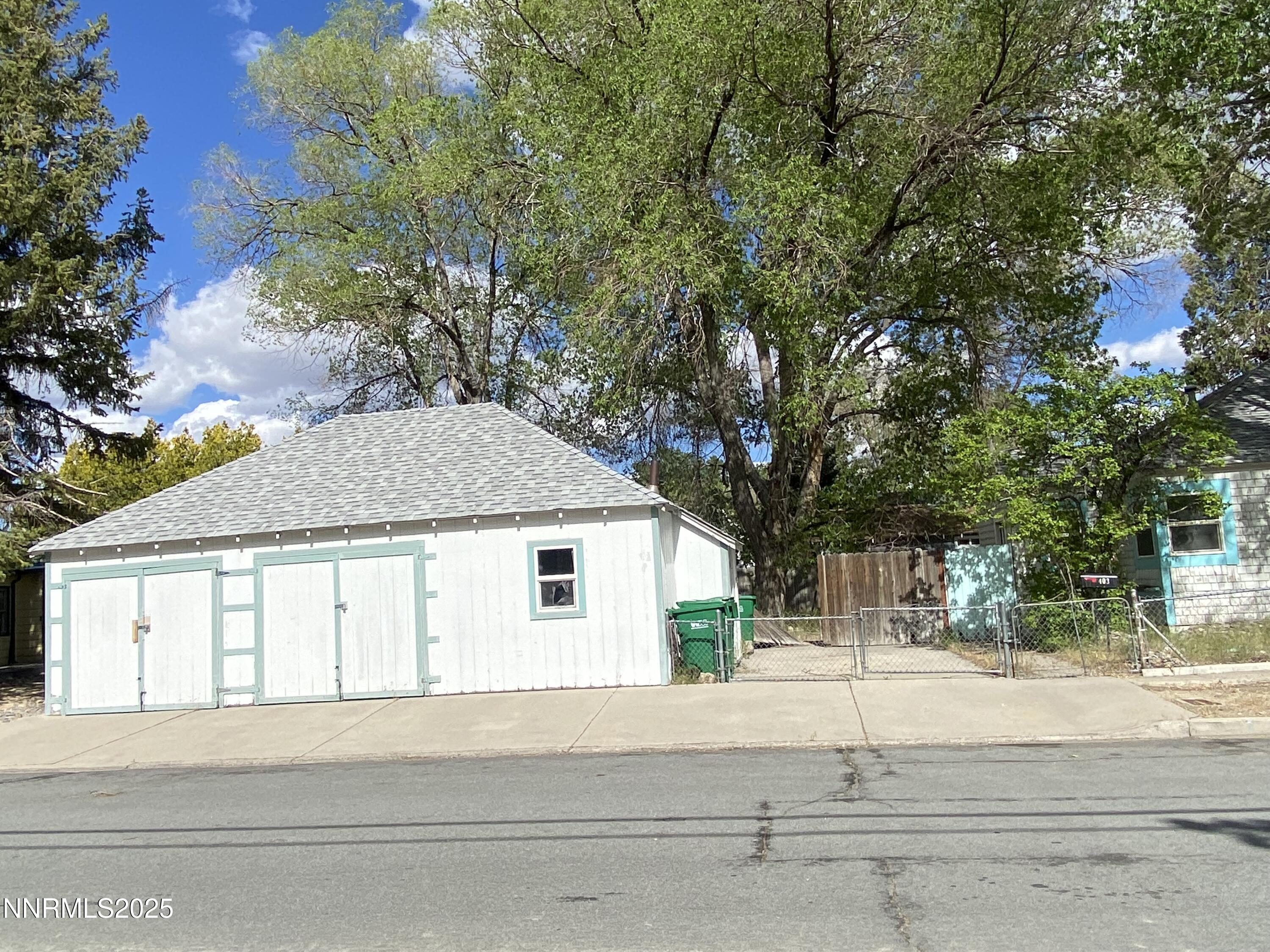 401 & 403 N Walsh Street Property Photo 13
